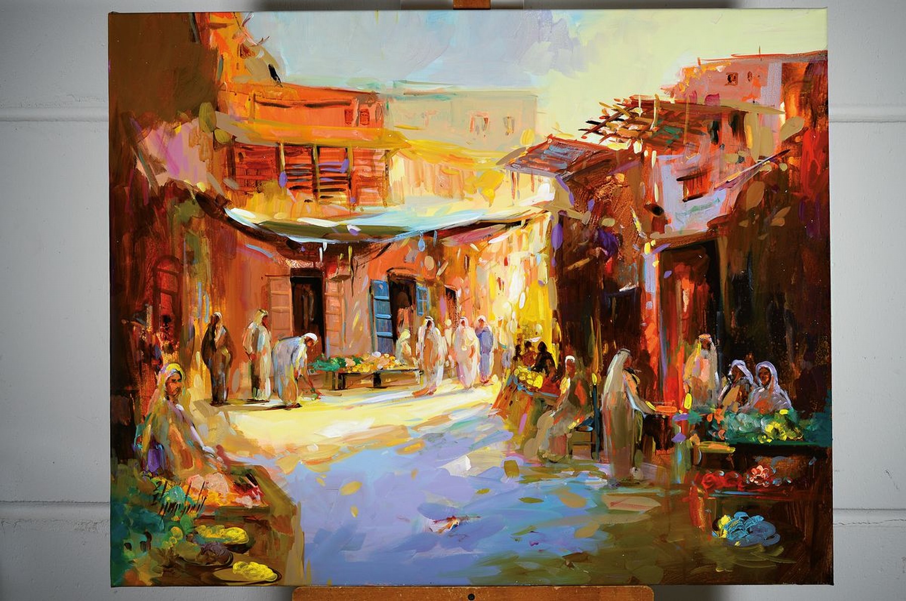 Detail k: Abbas Al-Mosawi, geb. 1952, Soukszene/orientalischer Markt im Abendlicht, reiche Figurenstaffage mit Händlern und Besuchern im Gespräch, li. u. ...