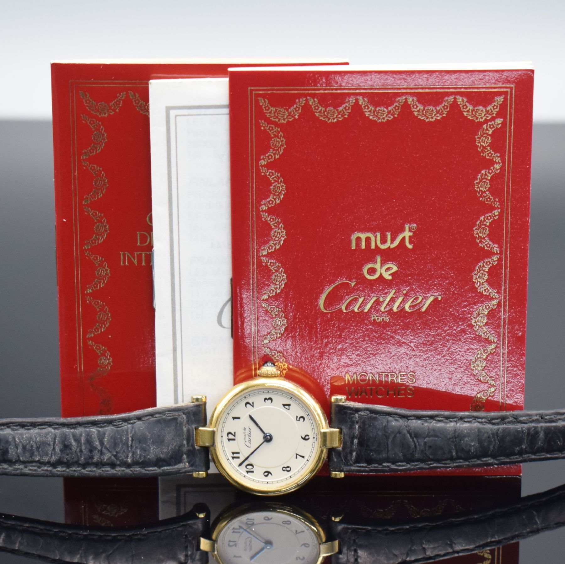 Detail e: CARTIER Damenarmbanduhr Vermeil Referenz 590004, quarz, verg. Silbergeh. inkl. Lederband (zu ern.) m. orig. Dornschl., Boden 2-fach verschr., ...