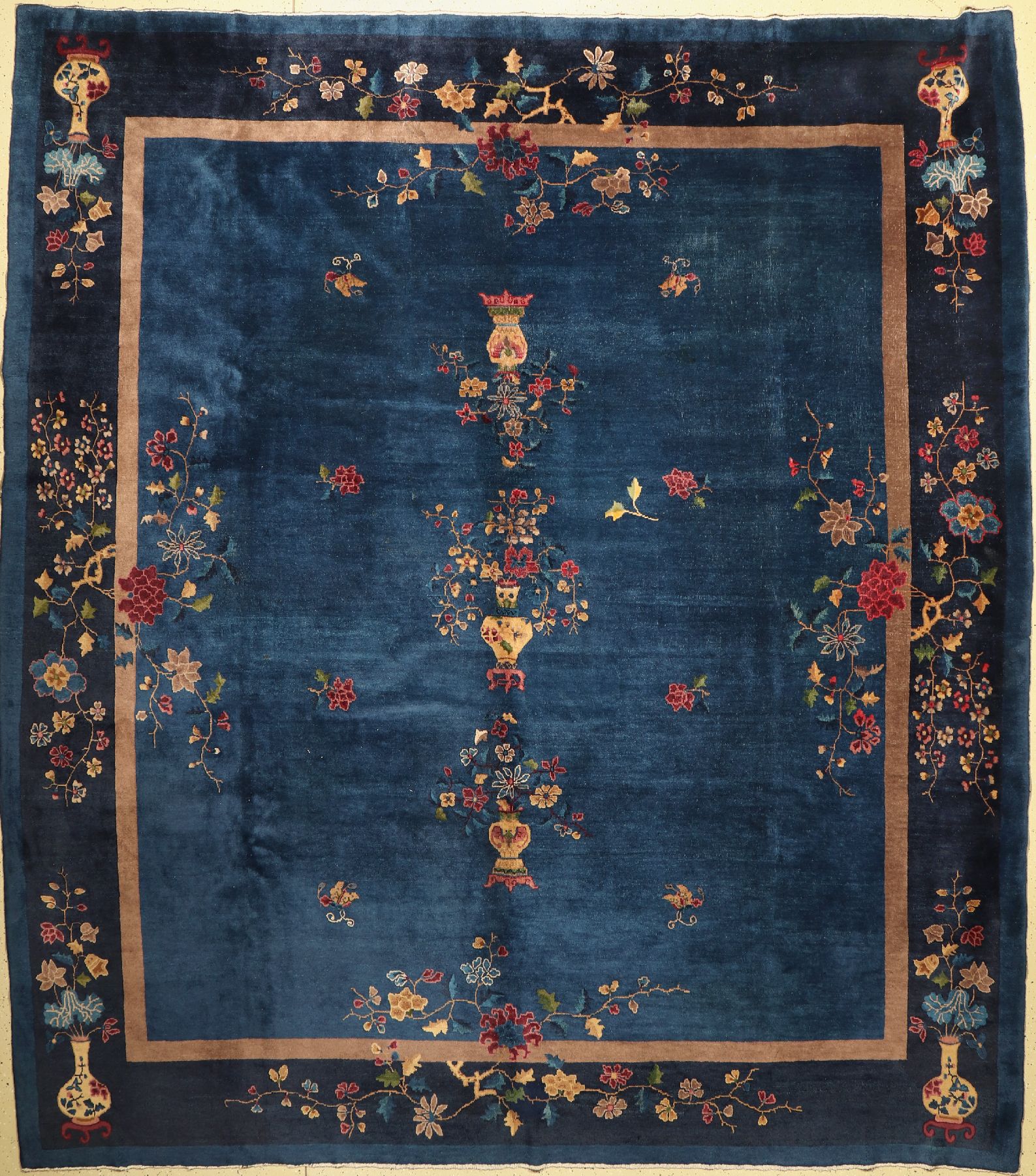 Antiker Peking fein, China, um 1910, Korkwolle, ca. 380 x 340 cm, EHZ: 3