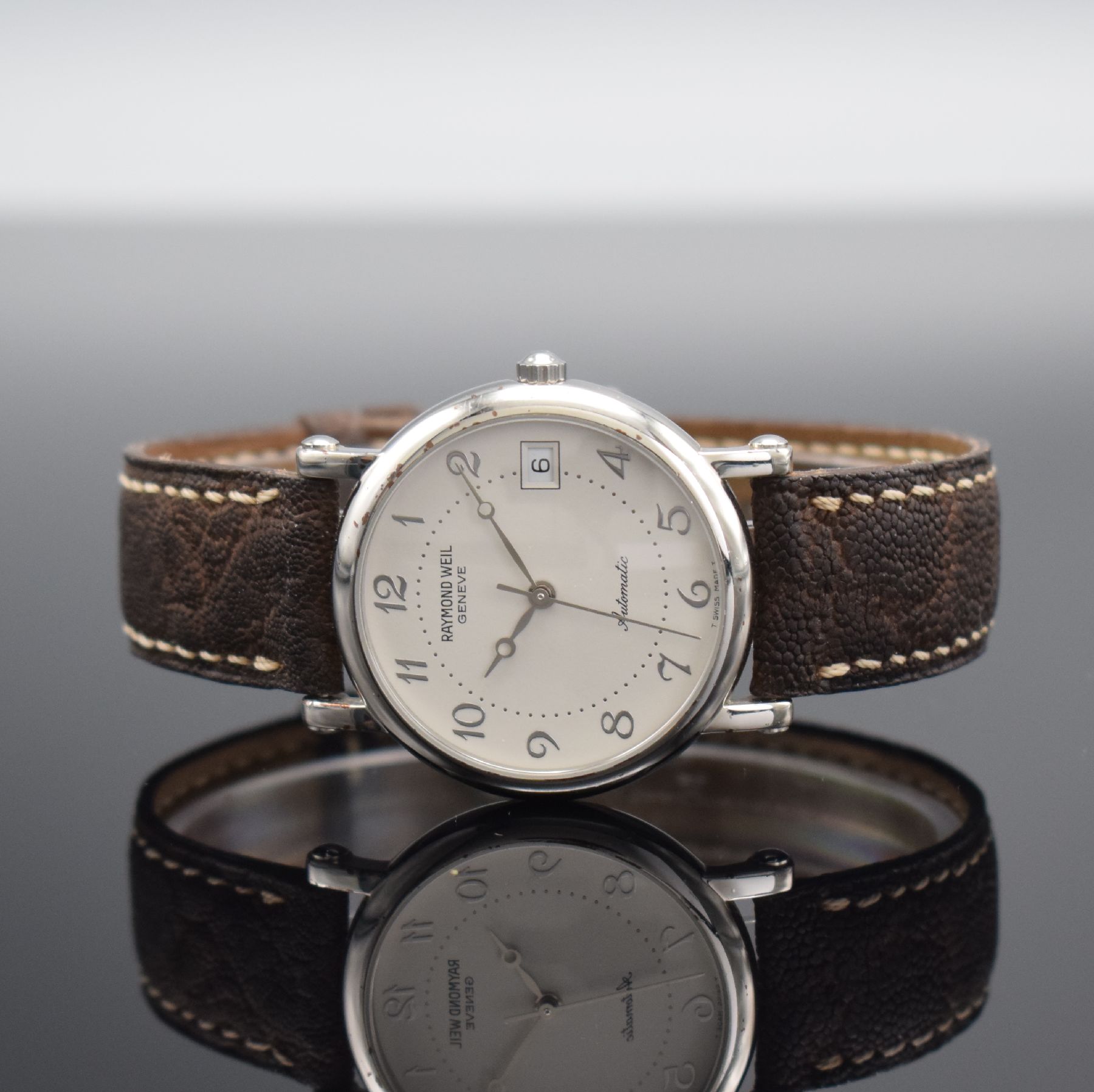 Detail b: RAYMOND WEIL Herrenarmbanduhr, Schweiz um 2000, Automatik, Edelstahlboden aufgedr., silb. Zifferbl. m. arab. Zahlen, silb. Zeiger, Datum b. 3, Kal. ...