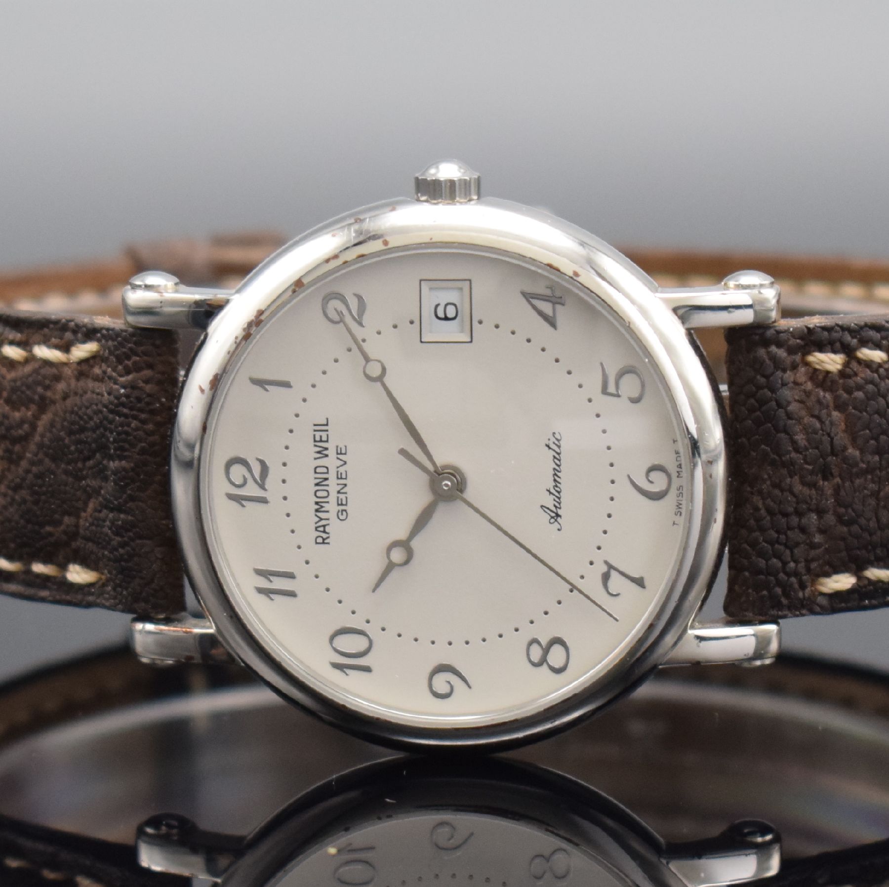 Detail c: RAYMOND WEIL Herrenarmbanduhr, Schweiz um 2000, Automatik, Edelstahlboden aufgedr., silb. Zifferbl. m. arab. Zahlen, silb. Zeiger, Datum b. 3, Kal. ...