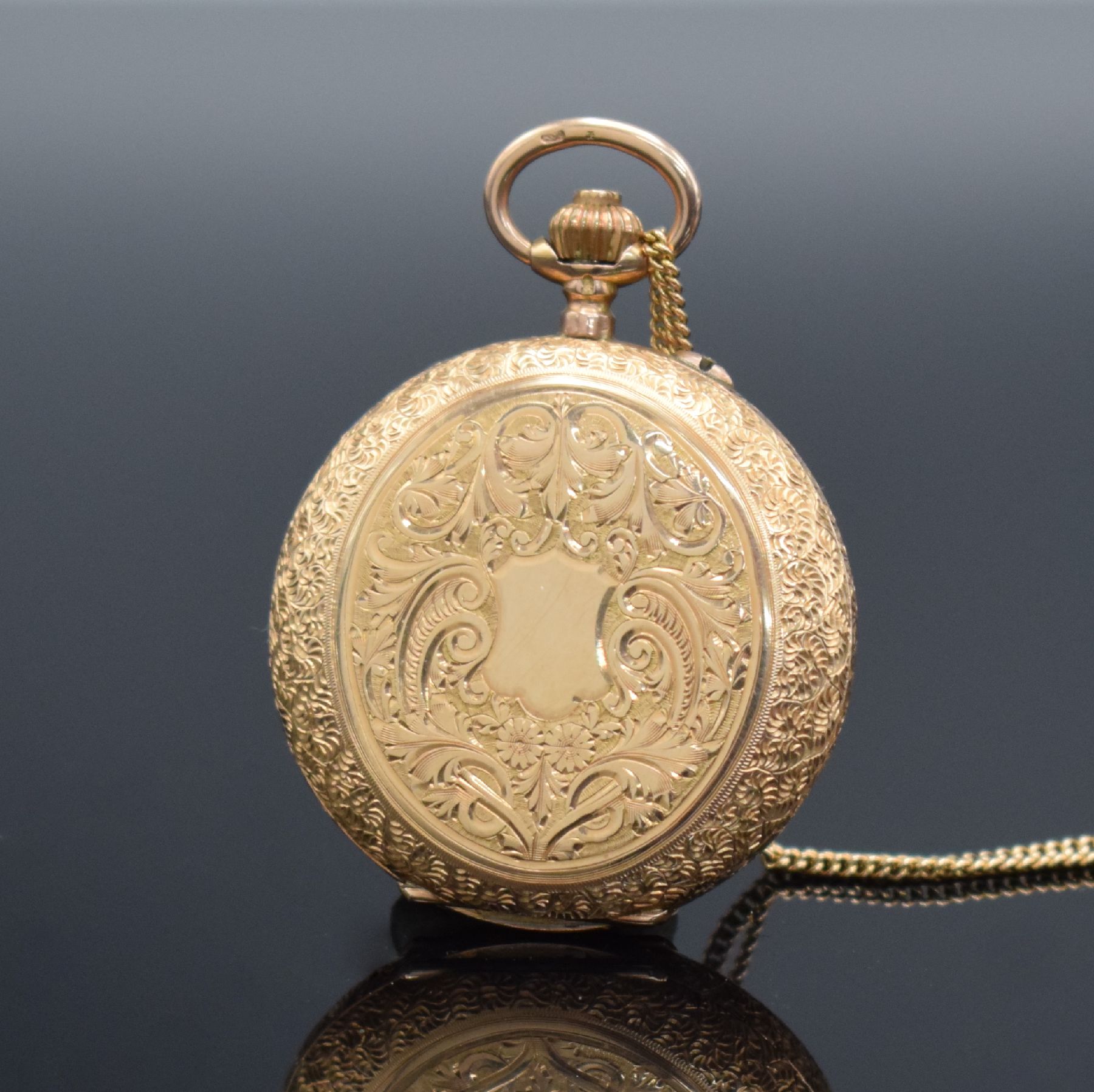Detail b: MONOPOL / DÜRRSTEIN Damensavonette in GG 585/000 mit Kette in GG 585/000, Schweiz um 1900, floral grav. 2 Deckel-Goldgeh. dell., Metallcuvette, ...