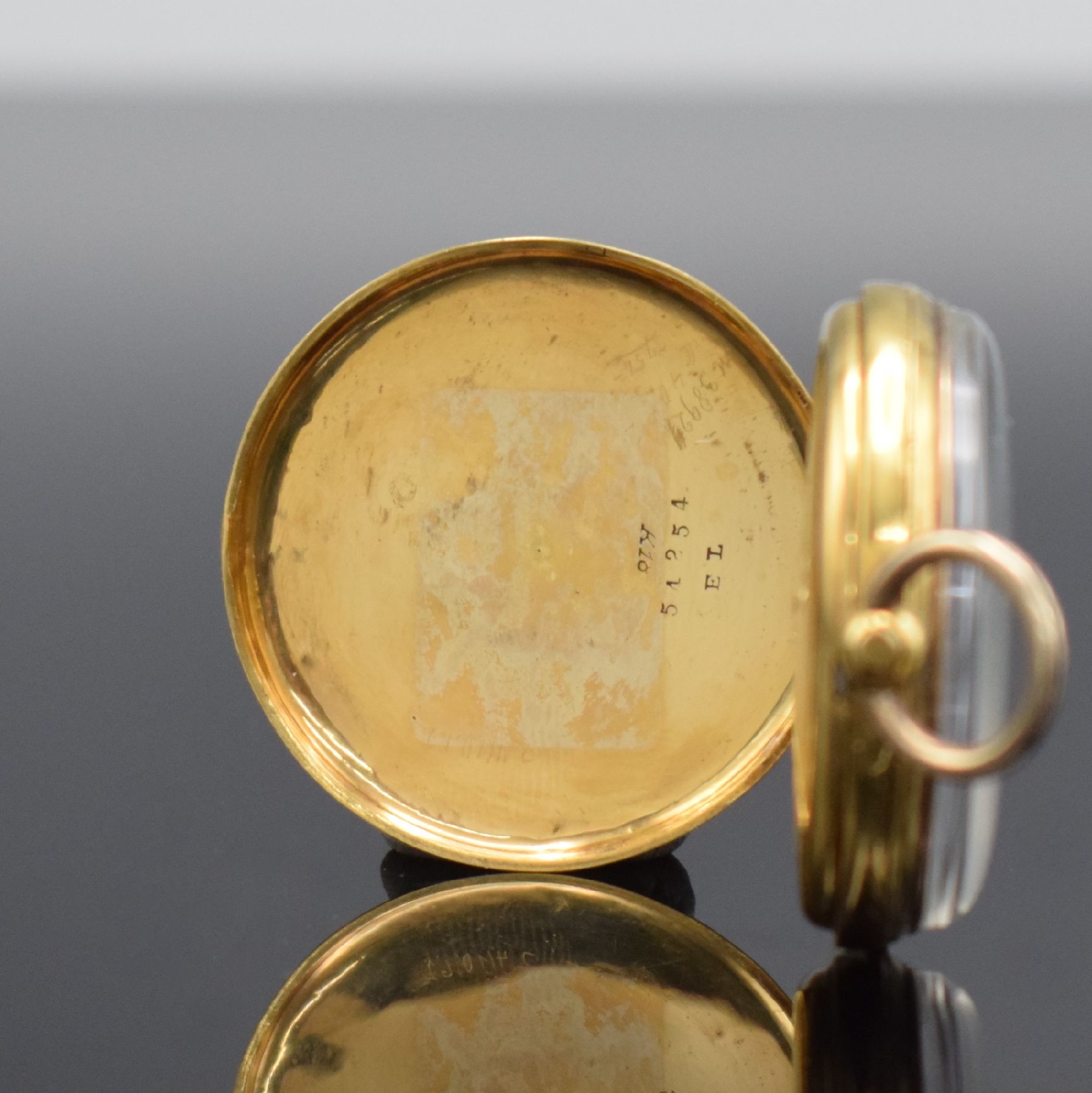Detail b: Offene Damentaschenuhr in GG 750/000 mit Emailarbeit, Schweiz um 1870, 2-Deckel Goldgeh. dell., Emailzifferbl. m. röm. Zahlen, gebl. Zeiger, ...