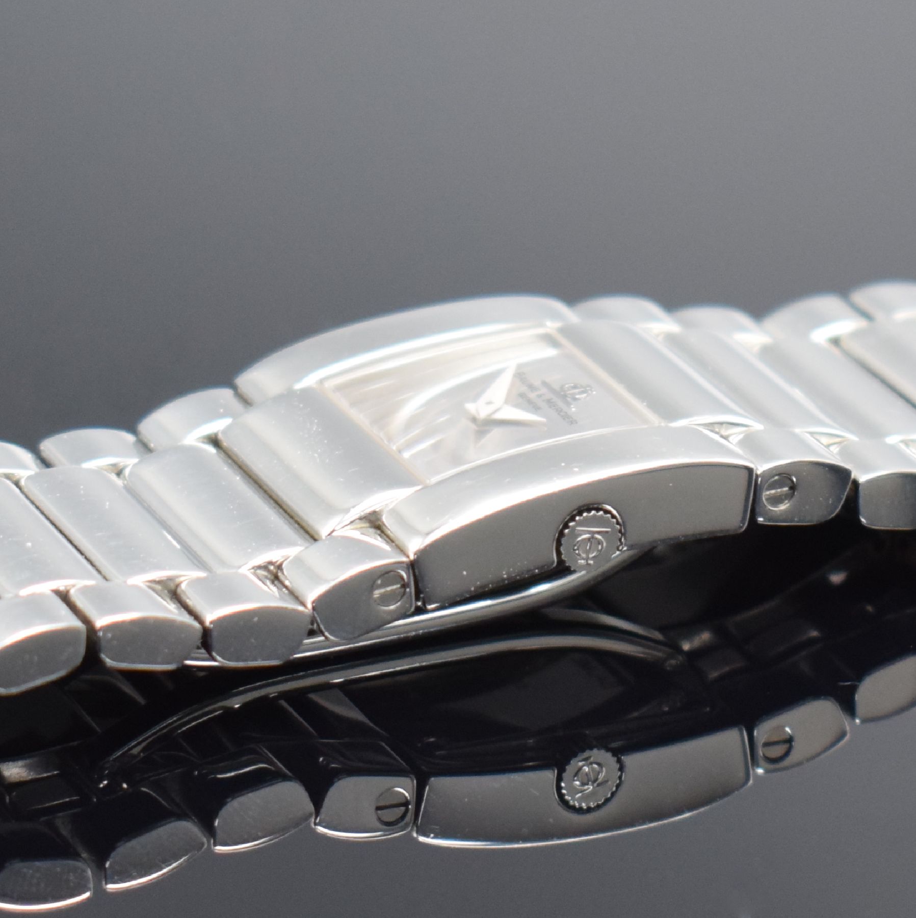 Detail c: BAUME & MERCIER Catwalk Damenarmbanduhr Referenz MV045197, Schweiz um 2005, quarz, Edelstahlgeh., Boden 4-fach verschr., Gliederband m. dopp. ...