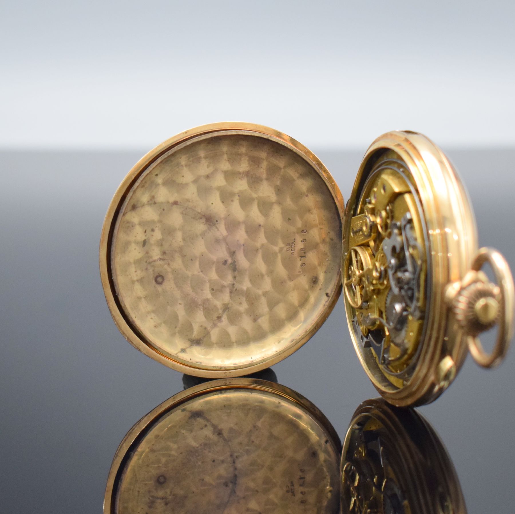 Detail d: Savonette in RG 585/000 mit Repetition & Chronograph, Schweiz um 1900, 2-Deckel Goldgeh., Emailzifferbl. m. arab. Zahlen, verg. Werk m. Schr.-Unr. & ...