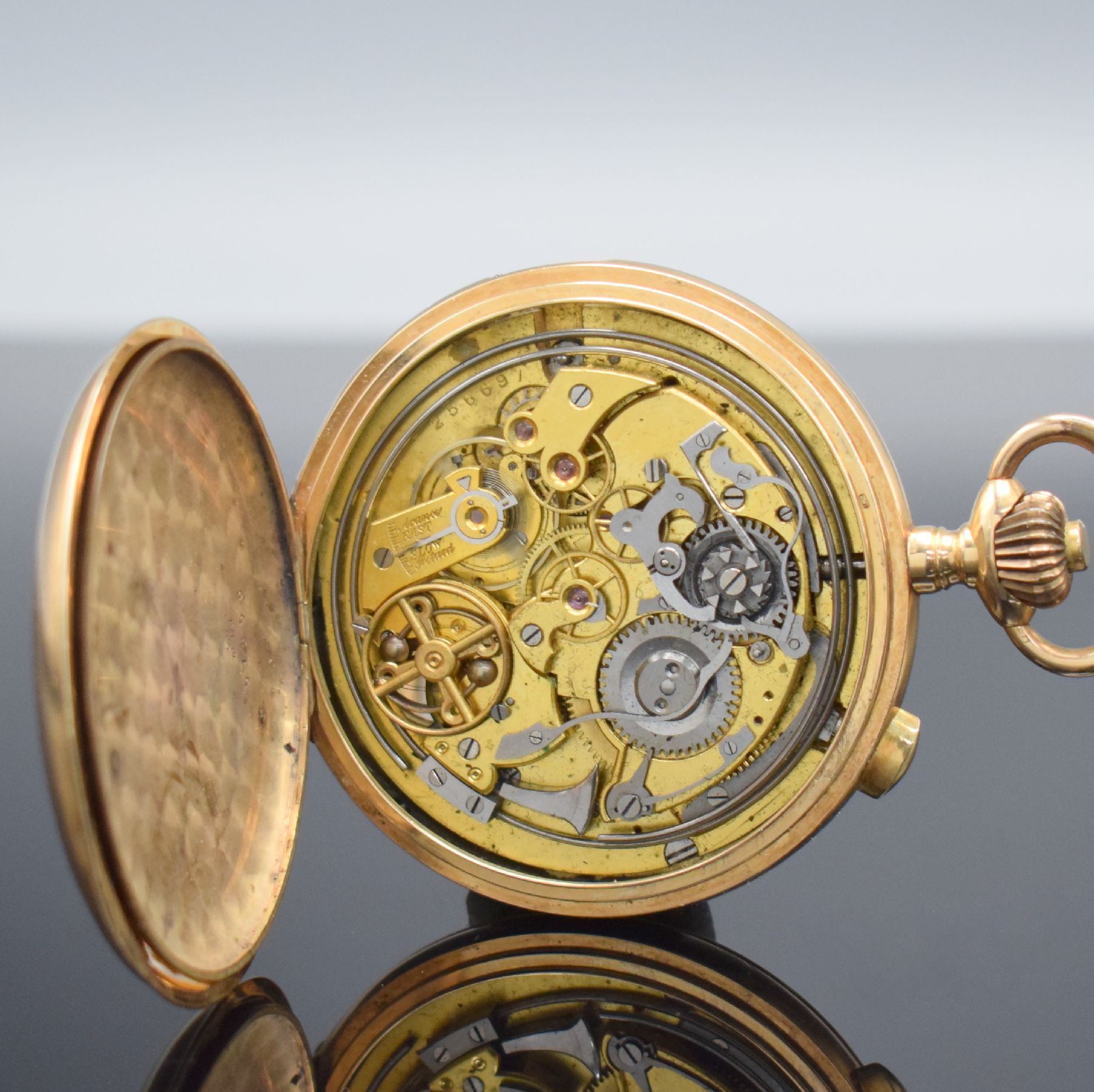 Detail e: Savonette in RG 585/000 mit Repetition & Chronograph, Schweiz um 1900, 2-Deckel Goldgeh., Emailzifferbl. m. arab. Zahlen, verg. Werk m. Schr.-Unr. & ...