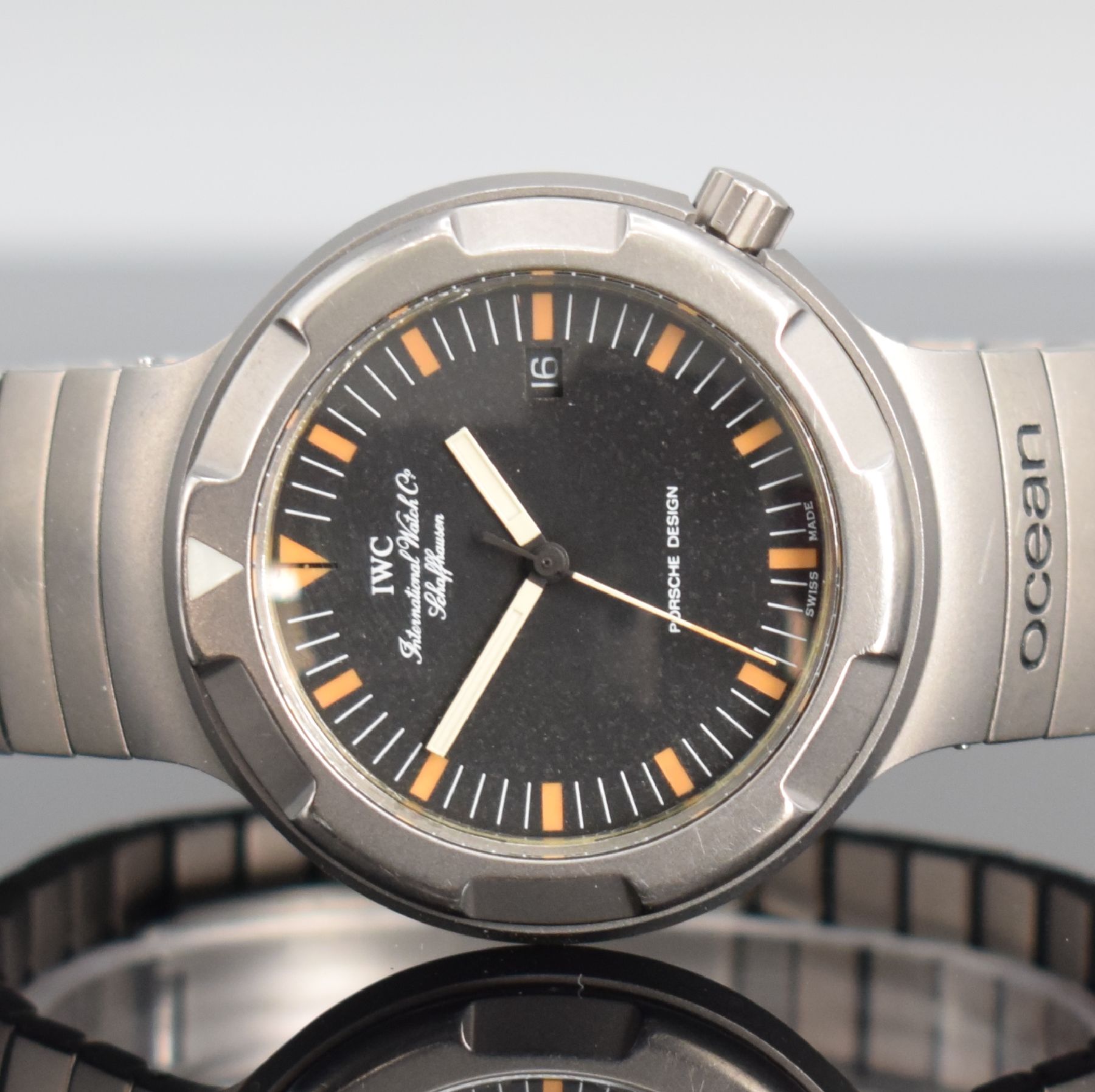 Detail a: IWC Herrenarmbanduhr im Porsche Design Modell Ocean 2000 Referenz 3500, Automatik, Schweiz um 1990, Titangeh. inkl. Titanband m. Faltschl., Boden & ...