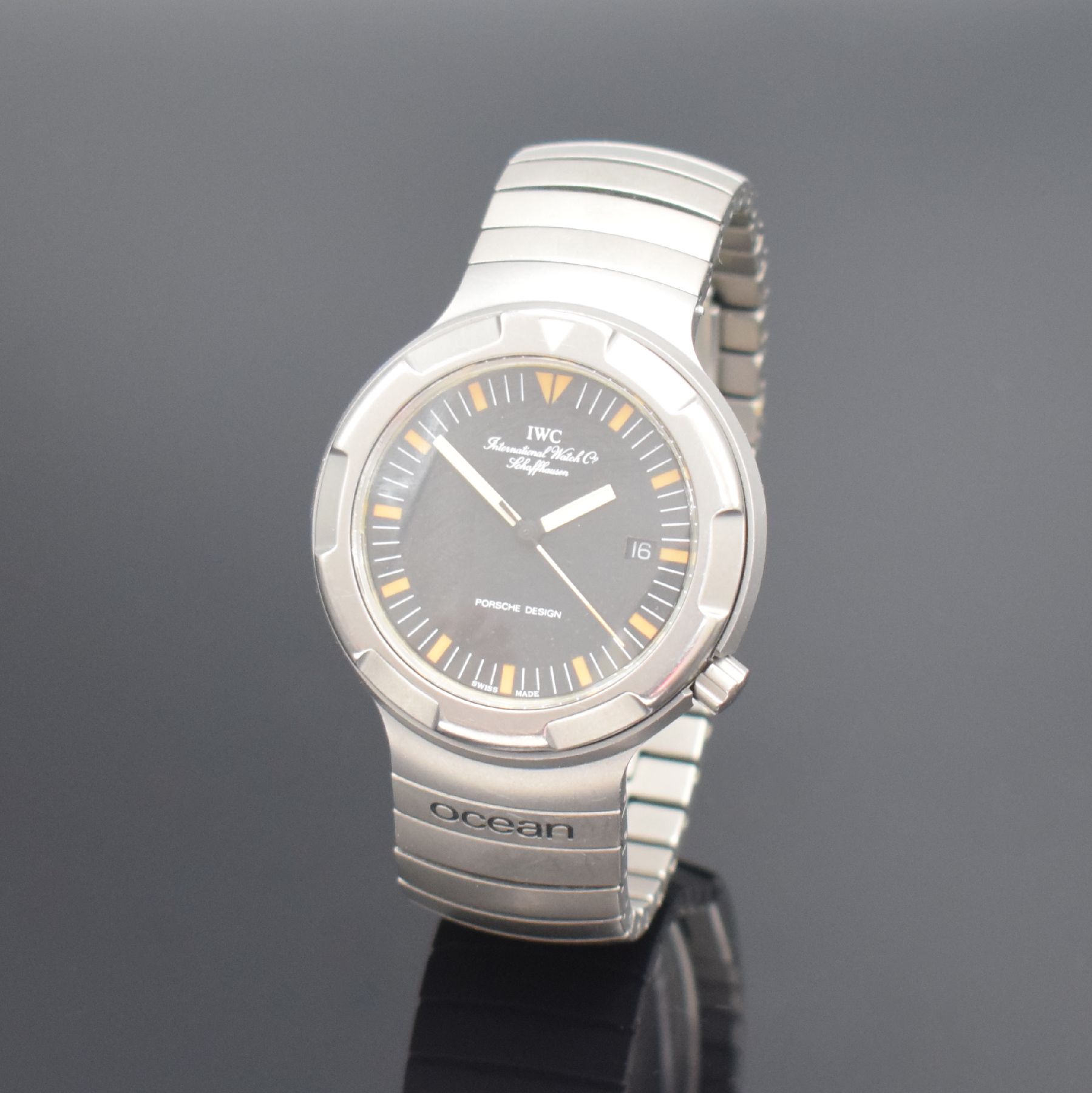 Detail b: IWC Herrenarmbanduhr im Porsche Design Modell Ocean 2000 Referenz 3500, Automatik, Schweiz um 1990, Titangeh. inkl. Titanband m. Faltschl., Boden & ...
