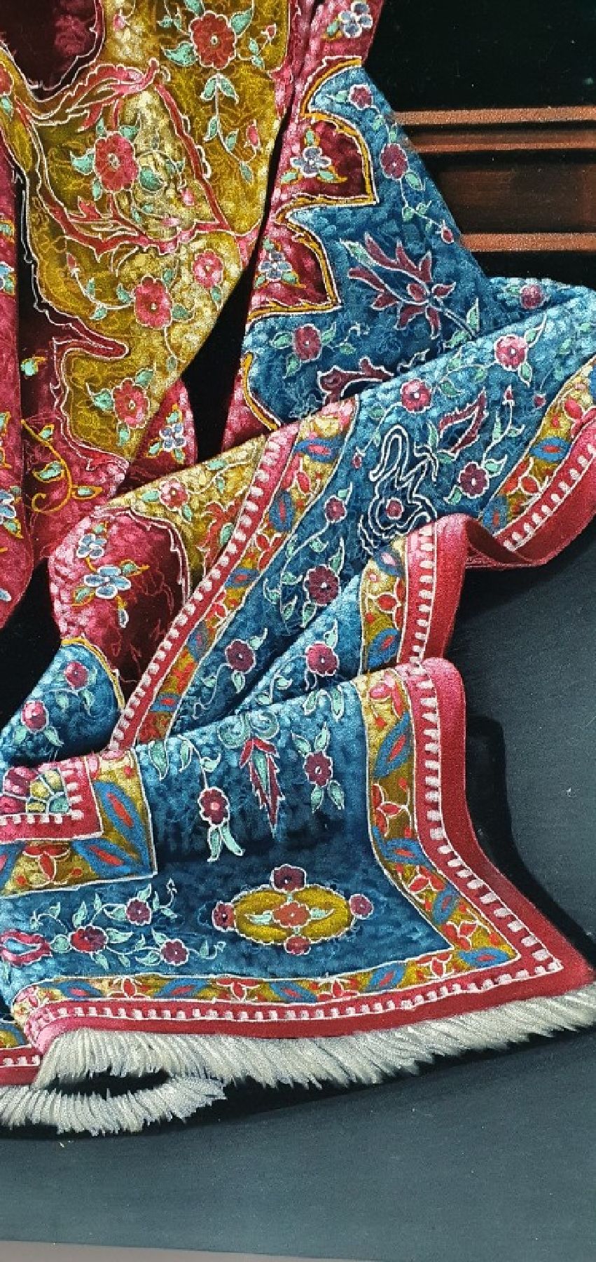 Detail a: Parinaz Bajalanlou, geb. 1985, zeitgenössische iranische Künstlerin, lebt und arbeitet in der Türkei, hier: Teppich über dem Stuhl, Öl auf ...