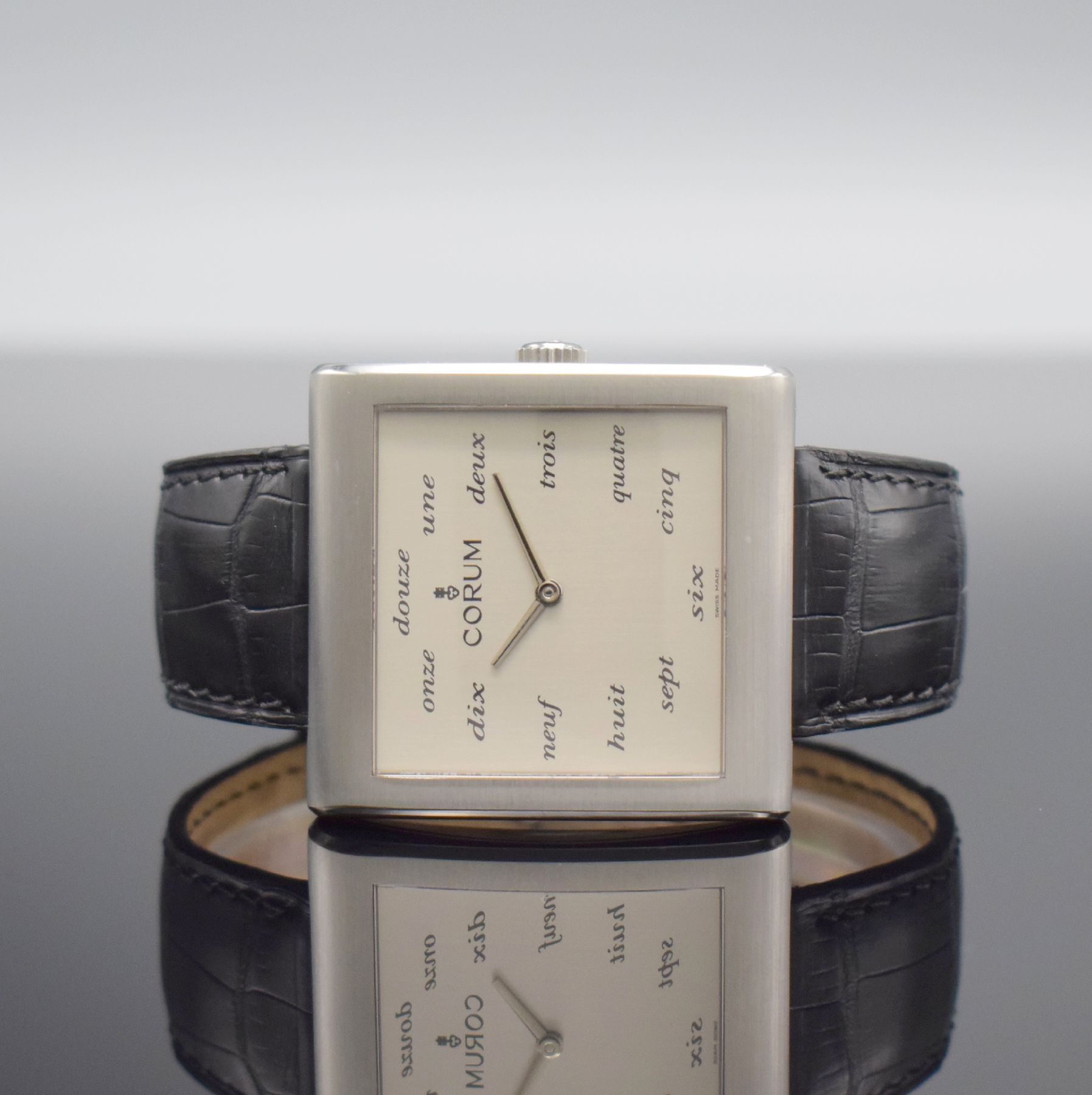 CORUM Buckingham Herrenarmbanduhr Referenz 157.181.20, Schweiz um 2005, Handaufzug, Edelst., Boden 9-fach verschr., orig. Lederband m. orig. ...