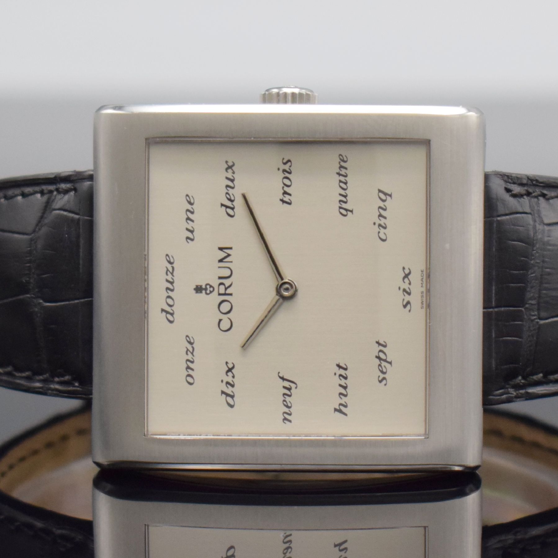 Detail a: CORUM Buckingham Herrenarmbanduhr Referenz 157.181.20, Schweiz um 2005, Handaufzug, Edelst., Boden 9-fach verschr., orig. Lederband m. orig. ...