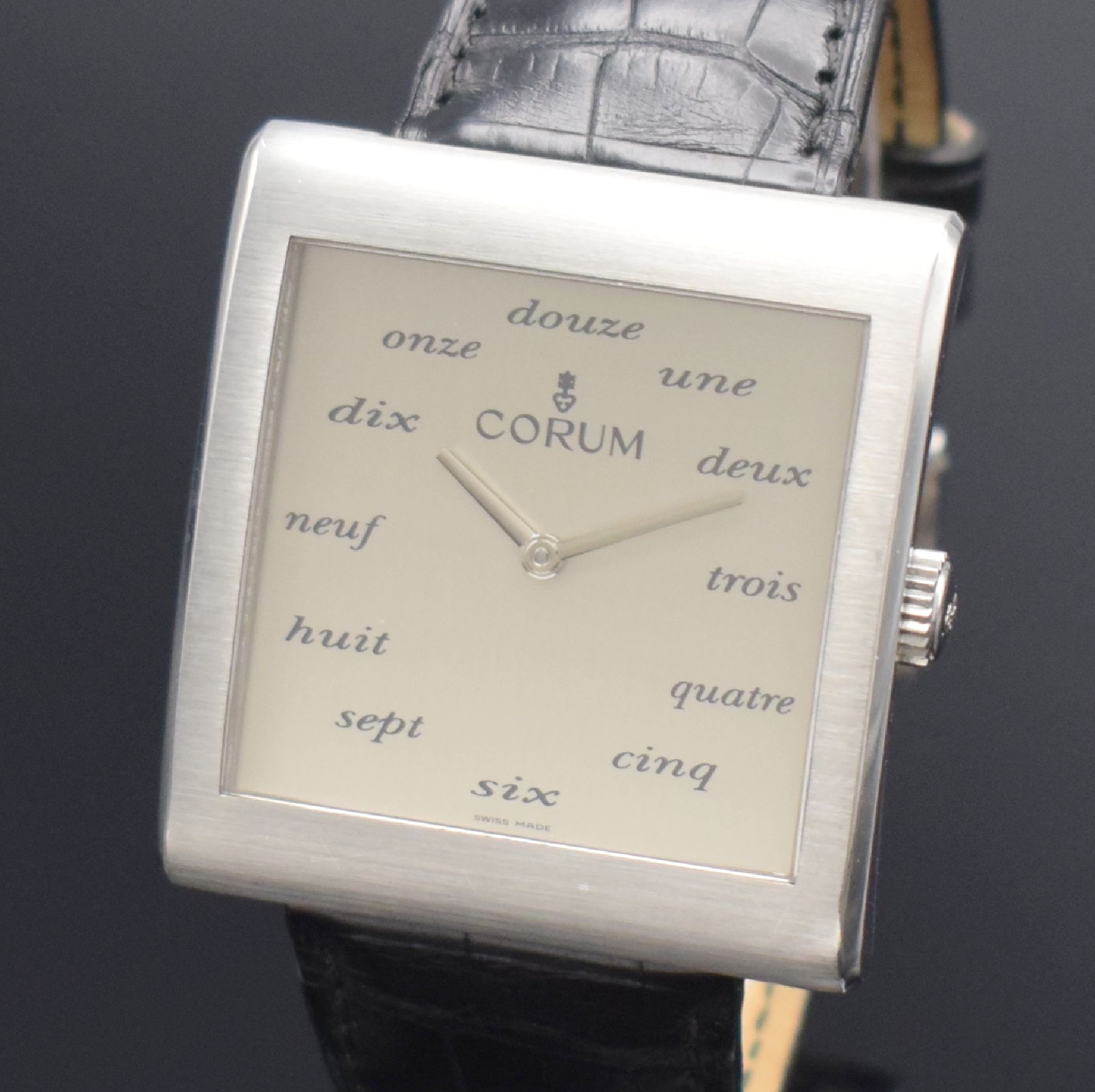 Detail c: CORUM Buckingham Herrenarmbanduhr Referenz 157.181.20, Schweiz um 2005, Handaufzug, Edelst., Boden 9-fach verschr., orig. Lederband m. orig. ...