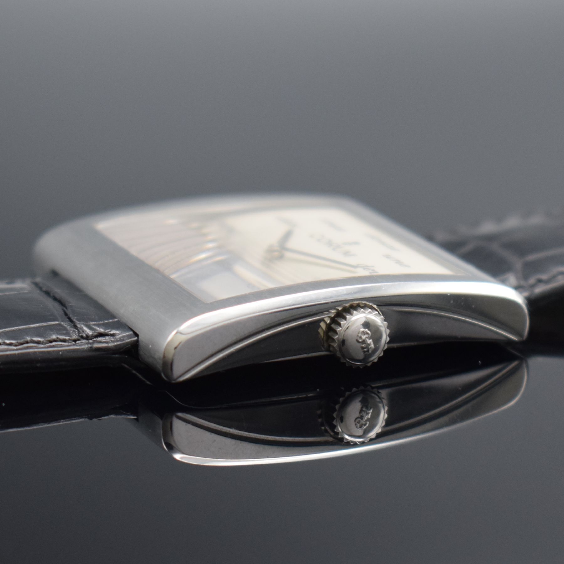 Detail e: CORUM Buckingham Herrenarmbanduhr Referenz 157.181.20, Schweiz um 2005, Handaufzug, Edelst., Boden 9-fach verschr., orig. Lederband m. orig. ...