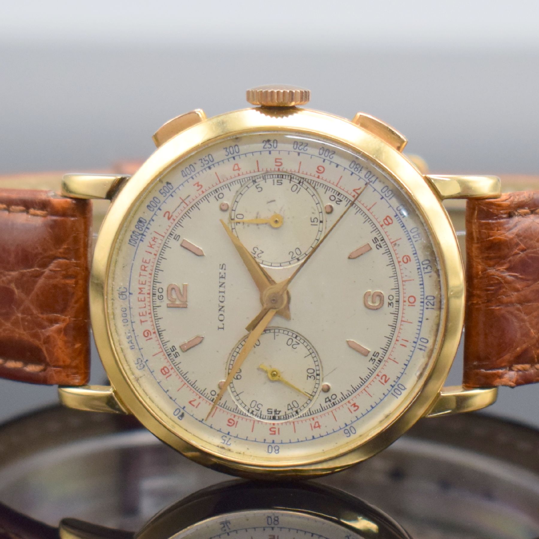 Detail a: LONGINES seltene Herrenarmbanduhr mit Flyback-Chronograph in RoseG 750/000, Schweiz um 1961, Handaufzug, Ref. 6234-5, 3-teil. Geh., Boden & Glasrand ...