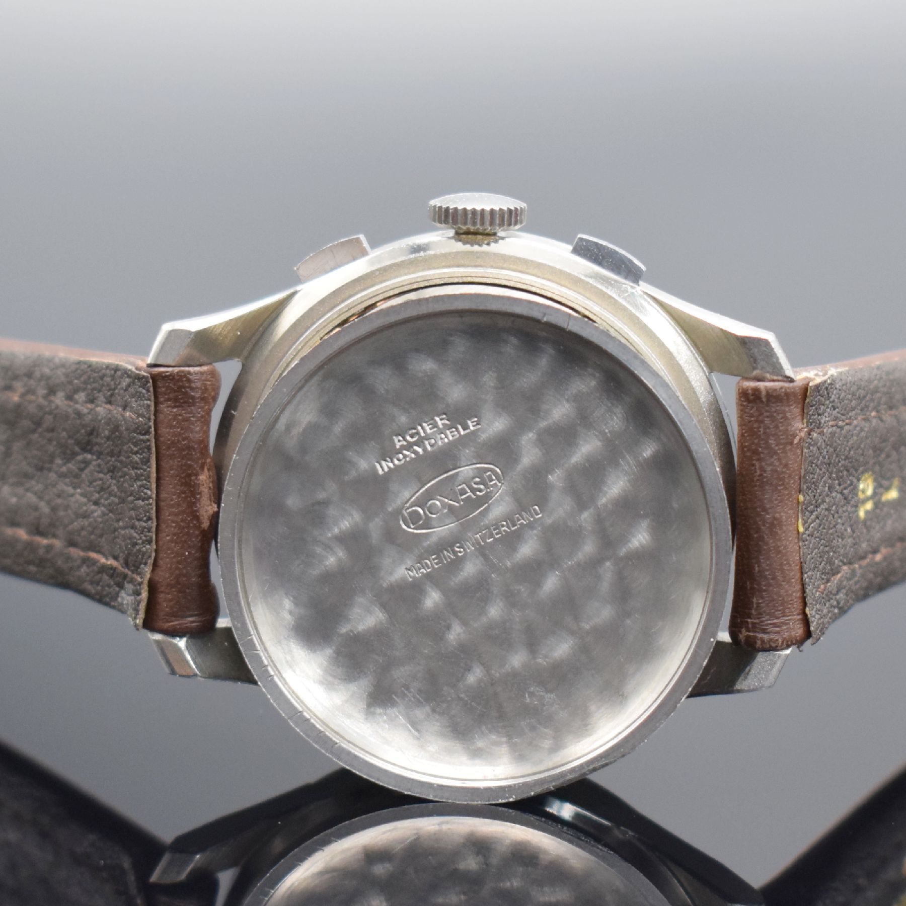 Detail f: DOXA nahezu neuwertige Herrenarmbanduhr mit Schaltradchronograph in Stahl, Schweiz um 1950, Handaufzug, gedr. 3-tlg. Geh. noch mit Schutzlack auf dem ...