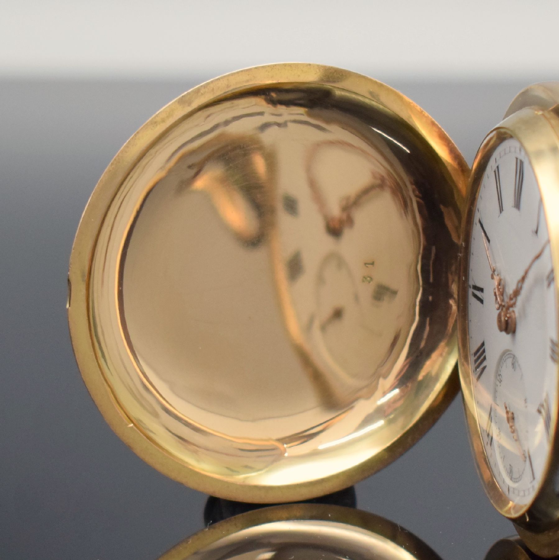 Detail a: Schwere Savonette mit Chronometerhemmung Nr. 36031 in RoseG 585/000, Schweiz um 1900, guill. 3-Deckel Goldgeh. l. dell., Emailzifferbl. m. röm. ...