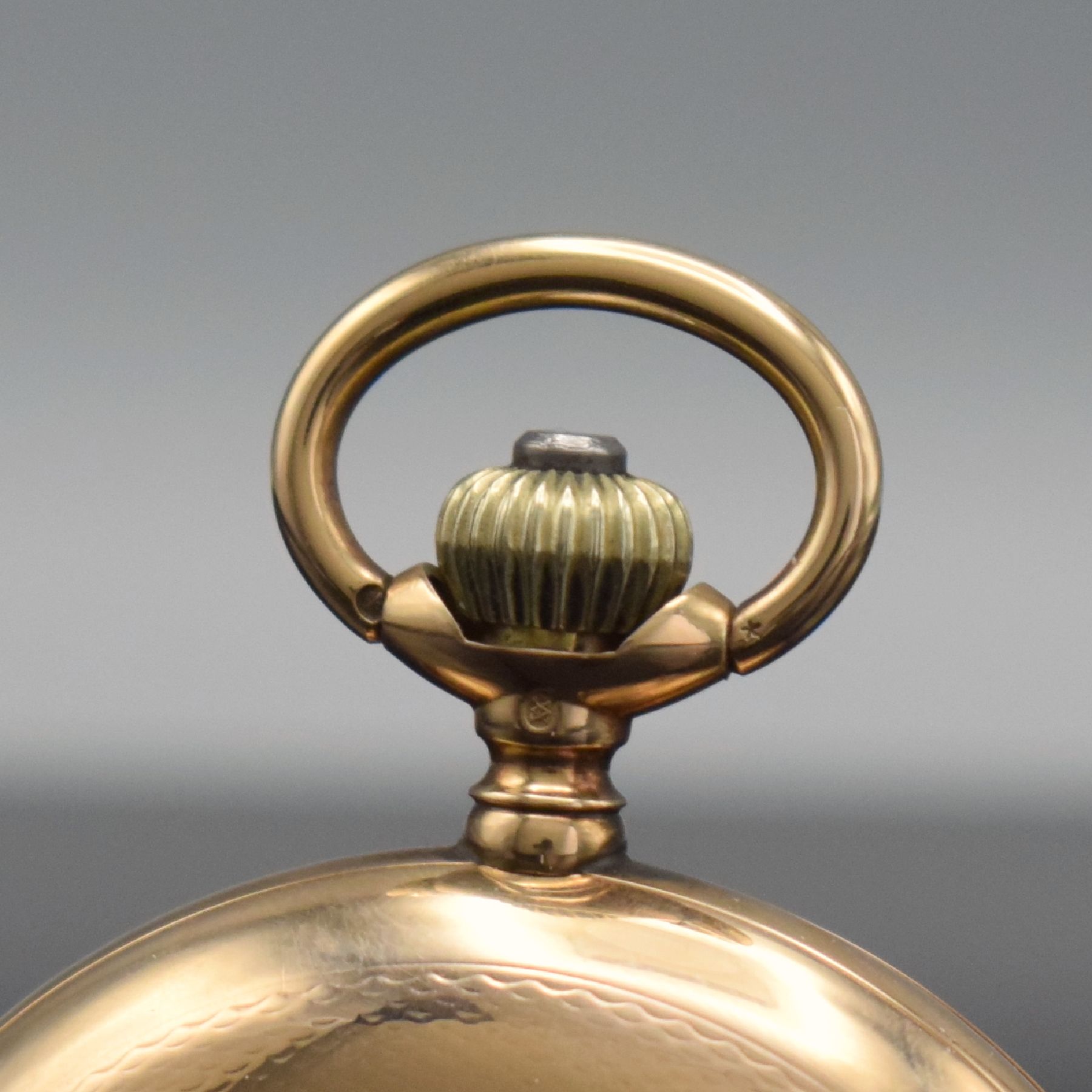 Detail h: Schwere Savonette mit Chronometerhemmung Nr. 36031 in RoseG 585/000, Schweiz um 1900, guill. 3-Deckel Goldgeh. l. dell., Emailzifferbl. m. röm. ...