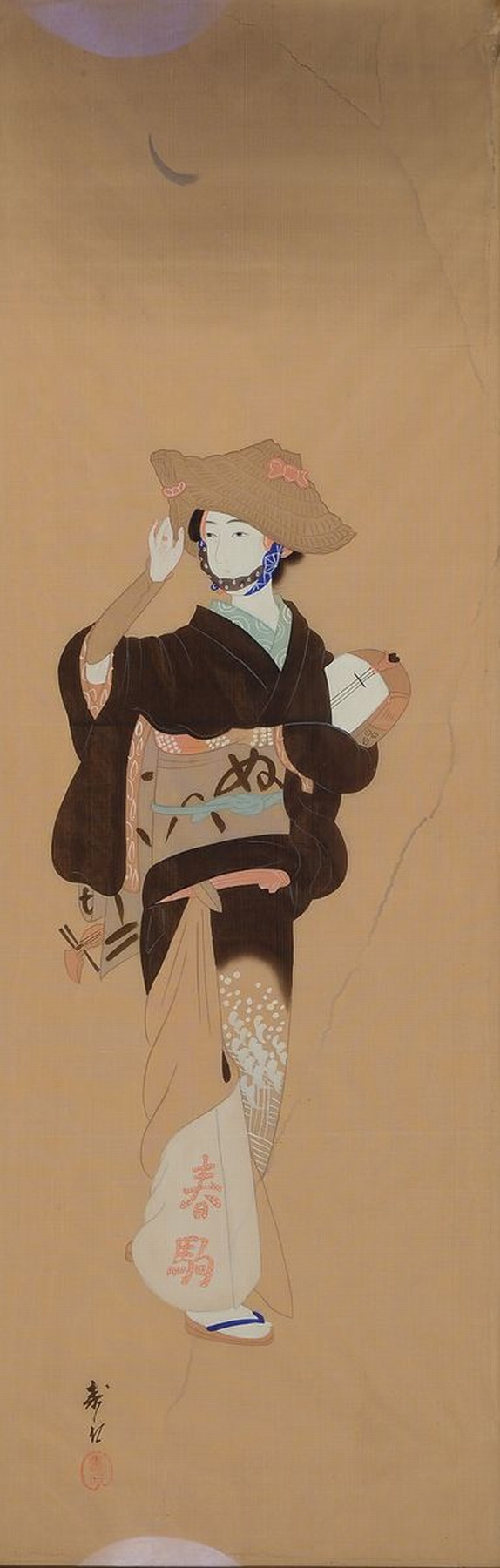 Seidenmalerei, Japan, um 1900, Frau im Kimono mit einem Saiteninstrument, Gouache auf Seide, signiert, ca. 115x38cm, u.Gl., R. ca. 117x40cm