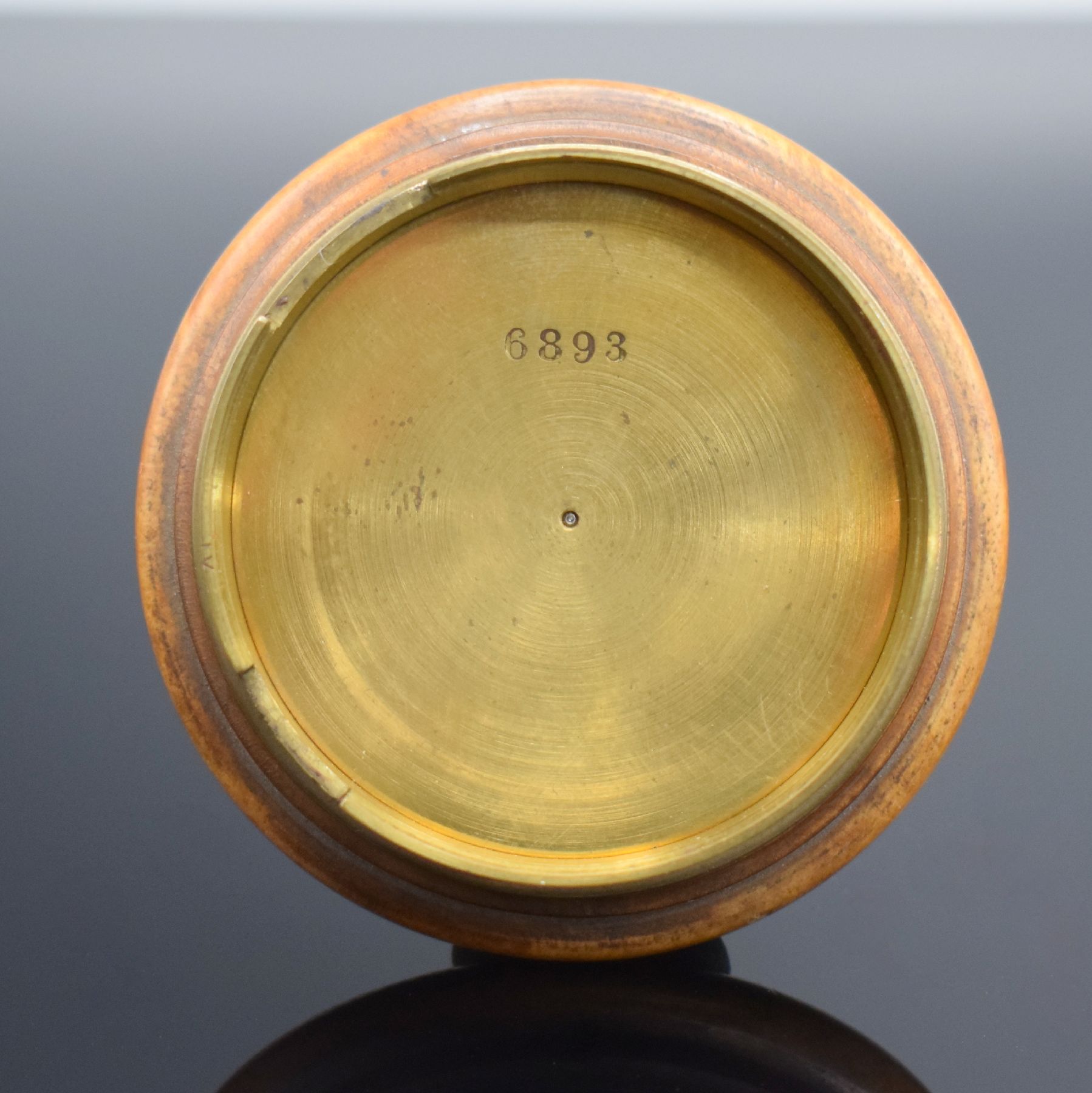 Detail j: RICHARD RICHTER Glashütter Zangen-Mikrometer sowie weiteres Werkzeug & Deko-Material, um 1920, Messinggeh. auf Holzsockel, vergl. Lunette, ...
