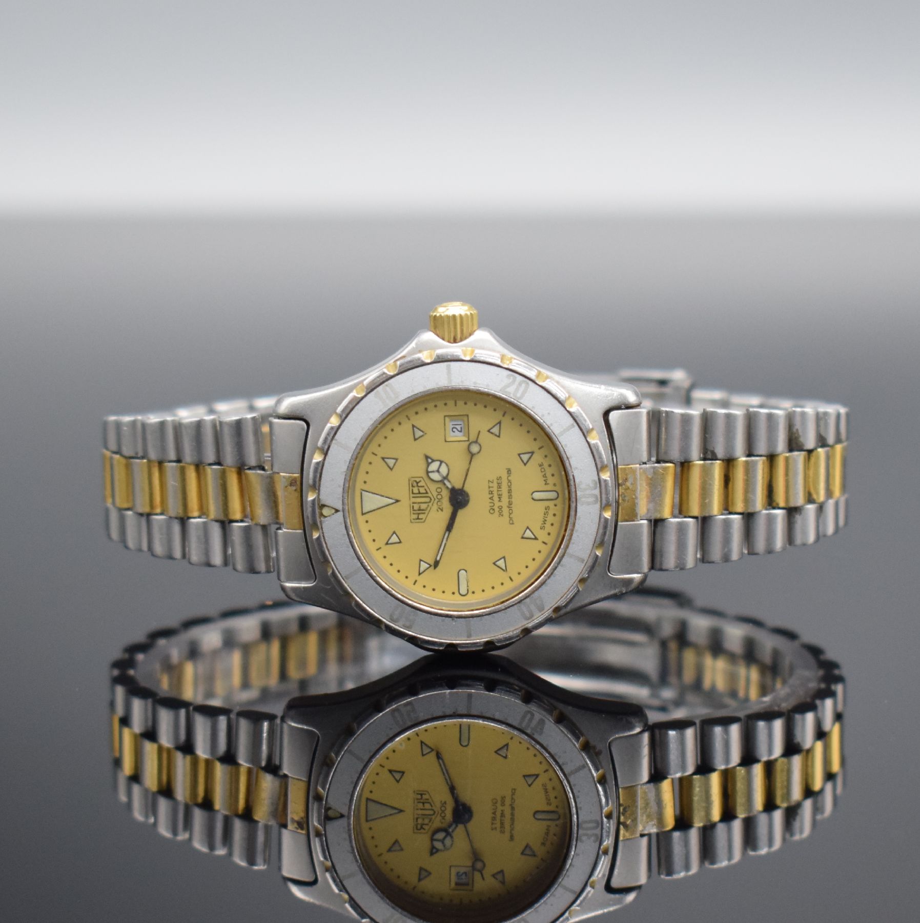 TAG HEUER Damenarmbanduhr Professional Referenz 974.015, Schweiz um 1980, Edelstahlgeh. inkl. Gliederband m. Faltschl. z. T. verg., Boden & Krone ...