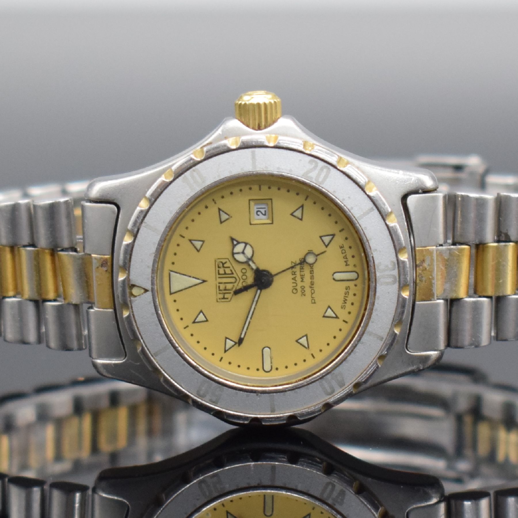 Detail a: TAG HEUER Damenarmbanduhr Professional Referenz 974.015, Schweiz um 1980, Edelstahlgeh. inkl. Gliederband m. Faltschl. z. T. verg., Boden & Krone ...