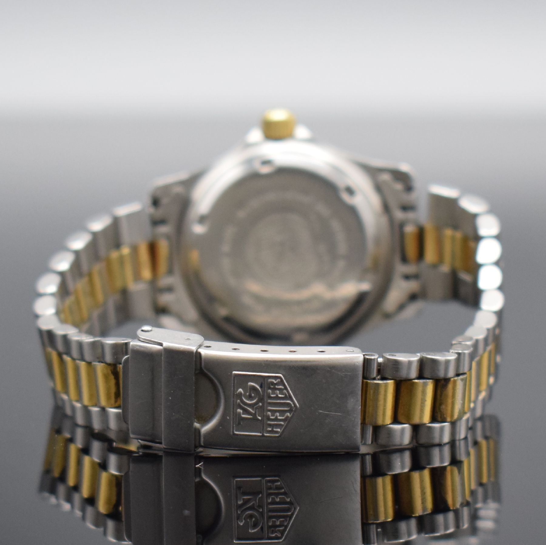 Detail d: TAG HEUER Damenarmbanduhr Professional Referenz 974.015, Schweiz um 1980, Edelstahlgeh. inkl. Gliederband m. Faltschl. z. T. verg., Boden & Krone ...