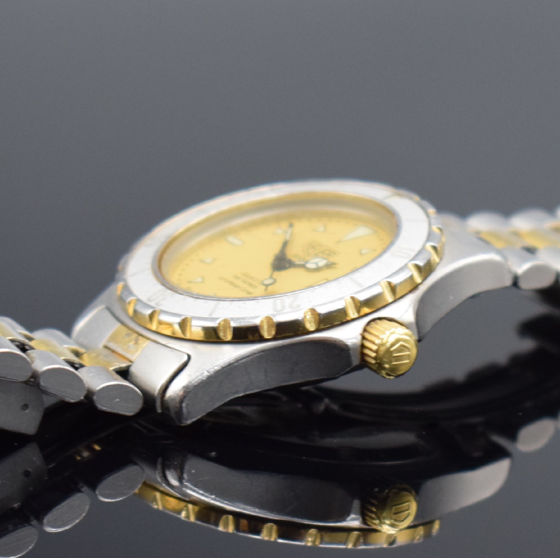 Detail f: TAG HEUER Damenarmbanduhr Professional Referenz 974.015, Schweiz um 1980, Edelstahlgeh. inkl. Gliederband m. Faltschl. z. T. verg., Boden & Krone ...