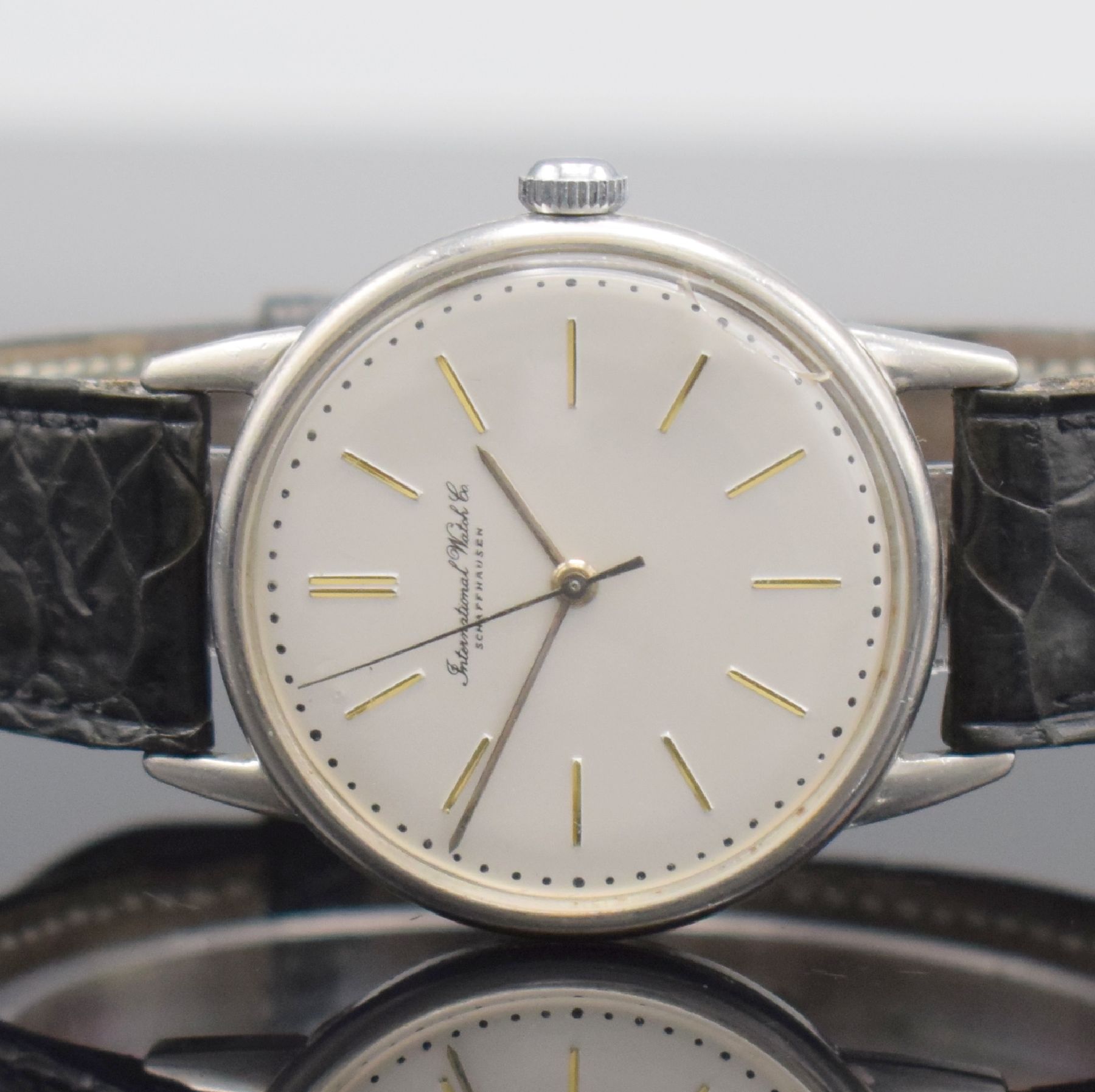 Detail a: IWC Herrenarmbanduhr in Stahl Kaliber 89, Handaufzug, Schweiz um 1954, 3-teil. Geh., Boden & Glasrand aufgedr., silb. Zifferbl. m. aufgel. Indizes, ...