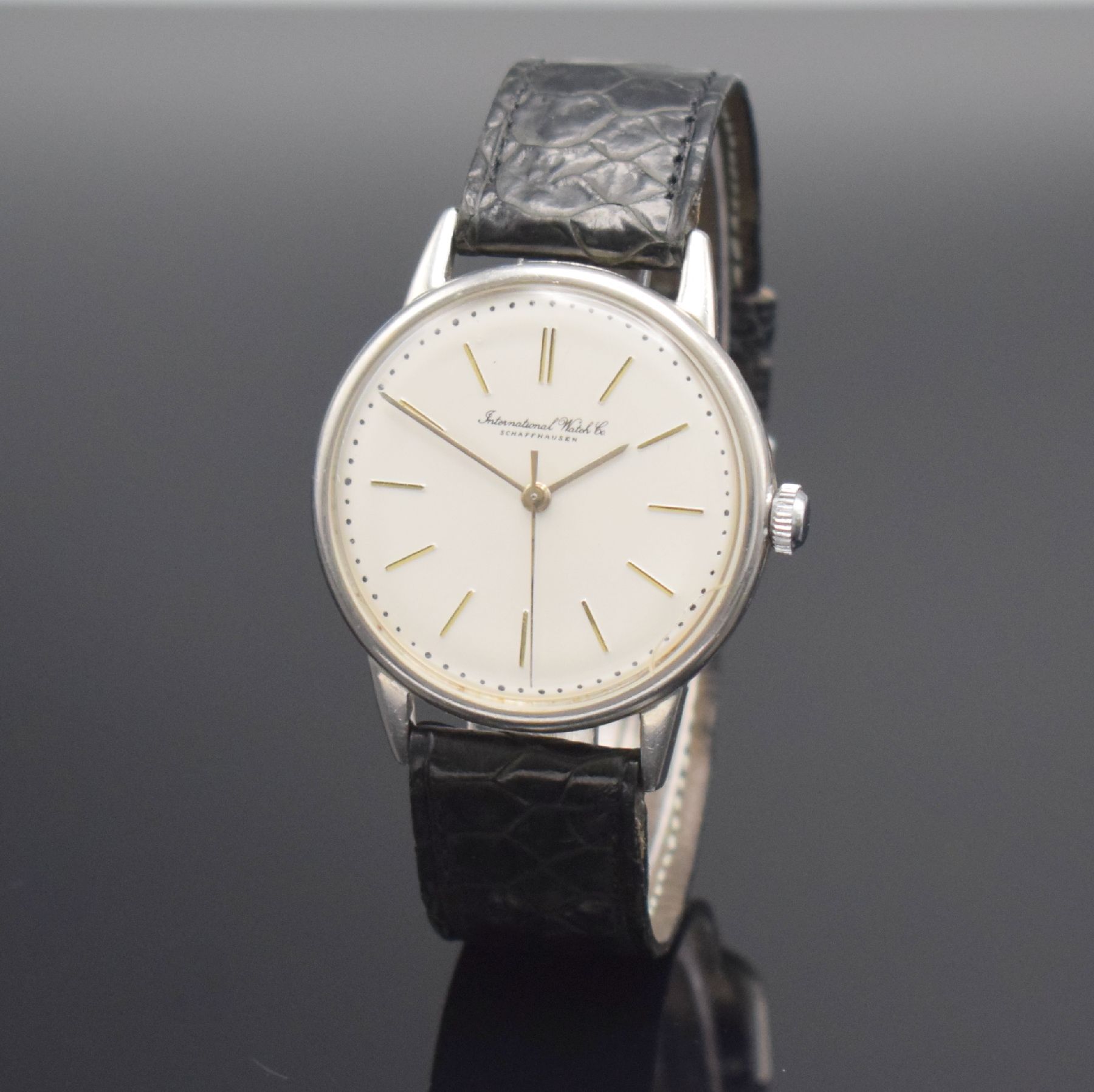 Detail b: IWC Herrenarmbanduhr in Stahl Kaliber 89, Handaufzug, Schweiz um 1954, 3-teil. Geh., Boden & Glasrand aufgedr., silb. Zifferbl. m. aufgel. Indizes, ...