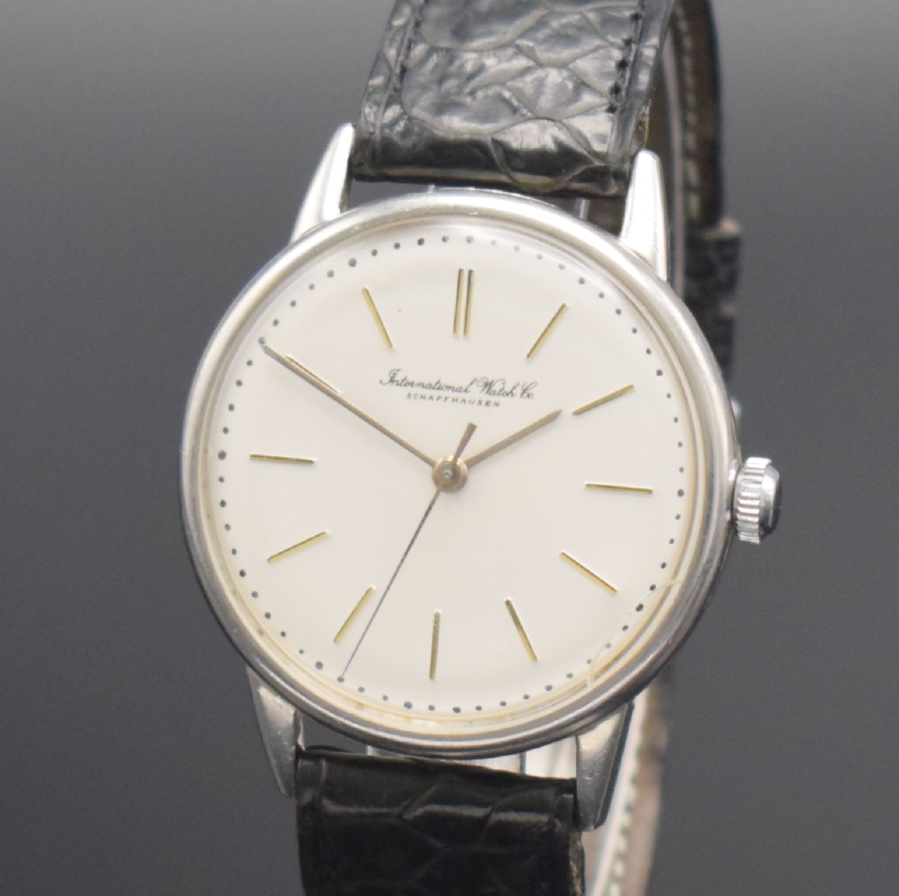 Detail c: IWC Herrenarmbanduhr in Stahl Kaliber 89, Handaufzug, Schweiz um 1954, 3-teil. Geh., Boden & Glasrand aufgedr., silb. Zifferbl. m. aufgel. Indizes, ...