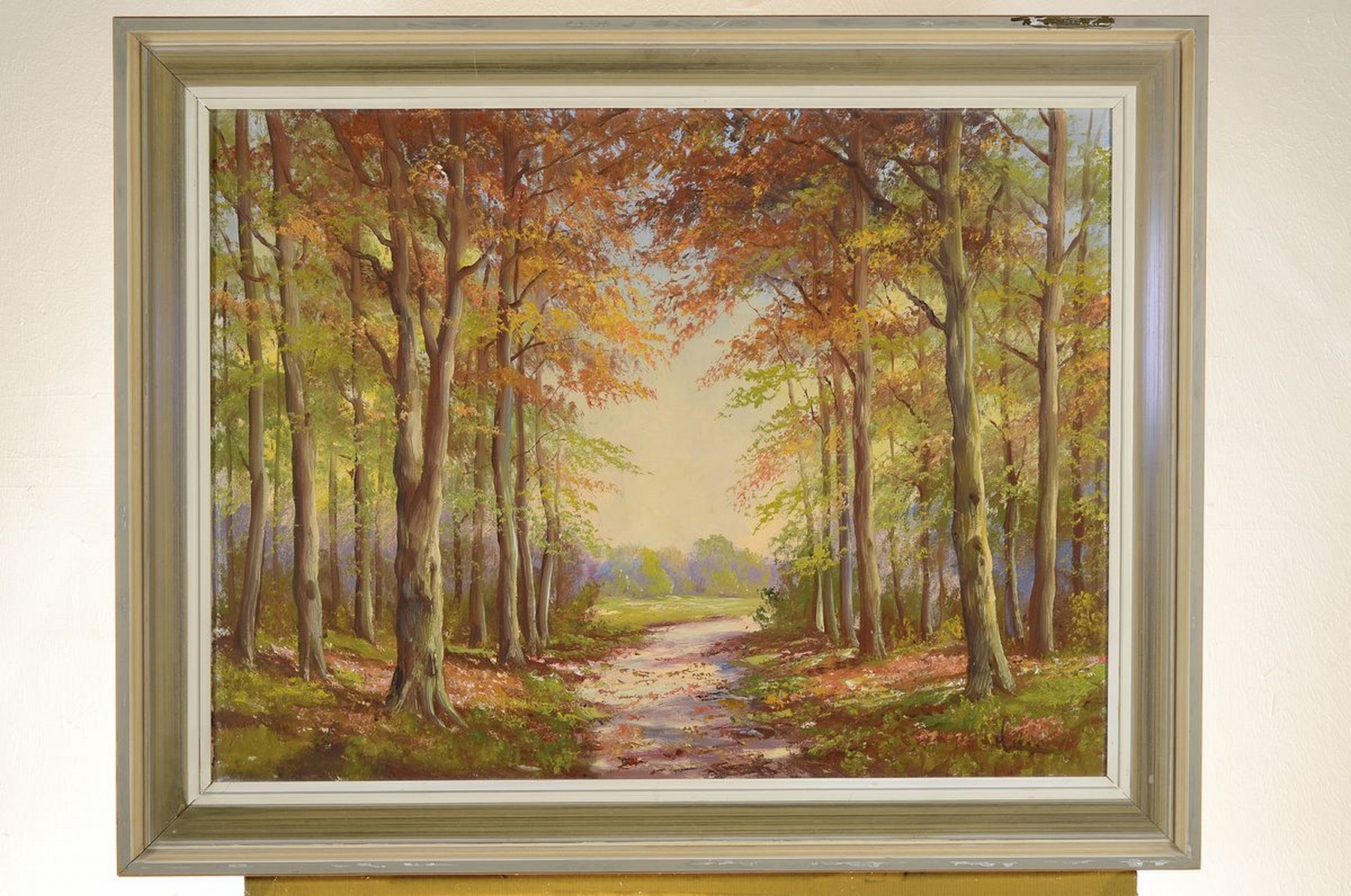 Detail k: Robert Lauth, 1896 Ludwigshafen - 1985 ebenda , herbstliche Allee, bez. "Buchenwald Durchblick", rechts unten signiert, Öl/Lwd, R., ca. ...