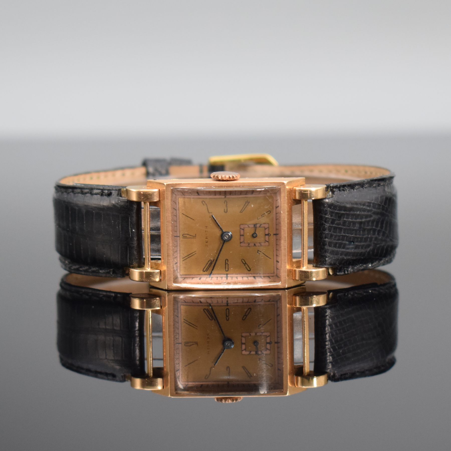 ZENITH Damenarmbanduhr in RG 750/000, Schweiz um 1945, Handaufzug, Boden aufgedr., goldfarb./lachsfarb. Zifferbl. m. arab. Zahlen altersb. fl., gebl. ...