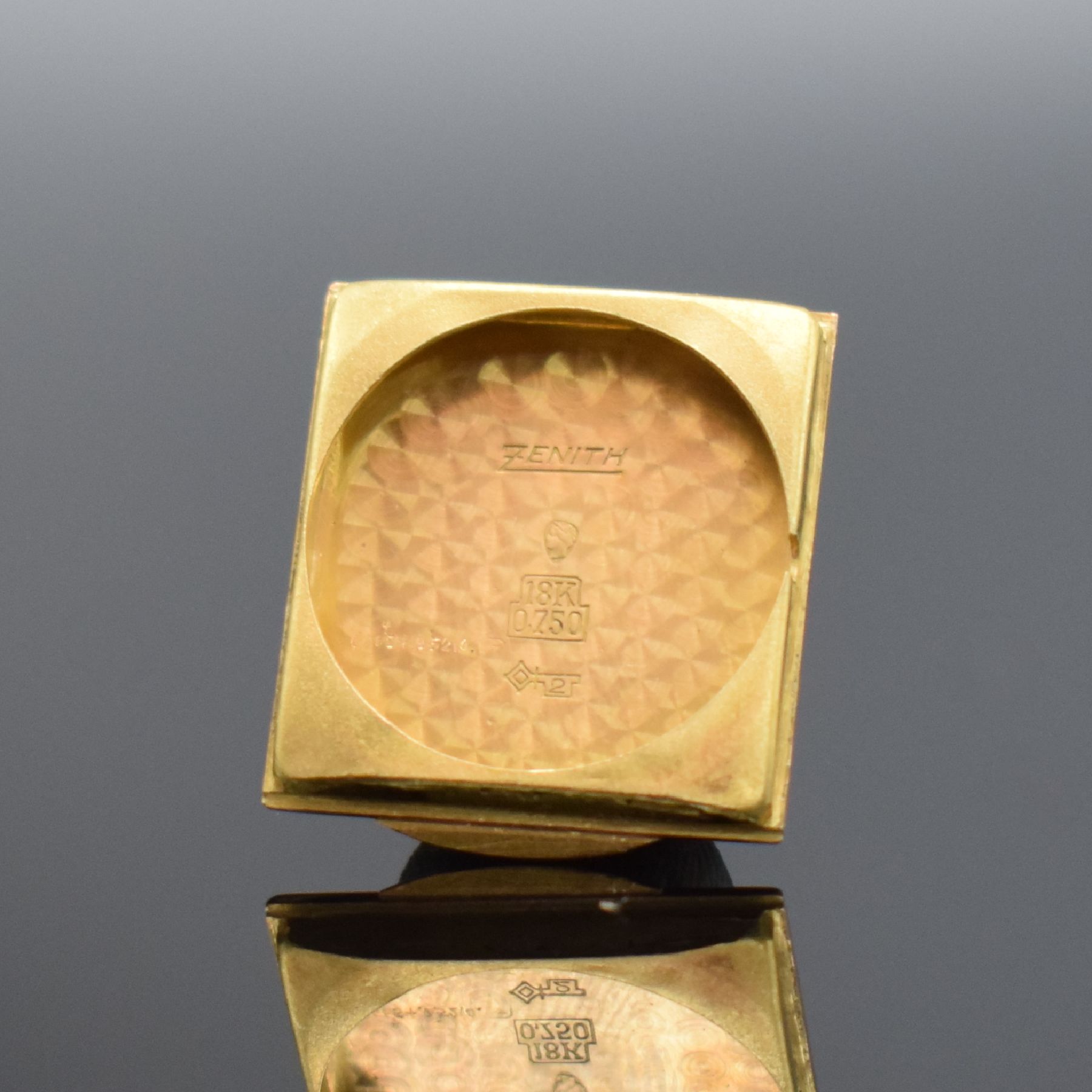 Detail f: ZENITH Damenarmbanduhr in RG 750/000, Schweiz um 1945, Handaufzug, Boden aufgedr., goldfarb./lachsfarb. Zifferbl. m. arab. Zahlen altersb. fl., gebl. ...