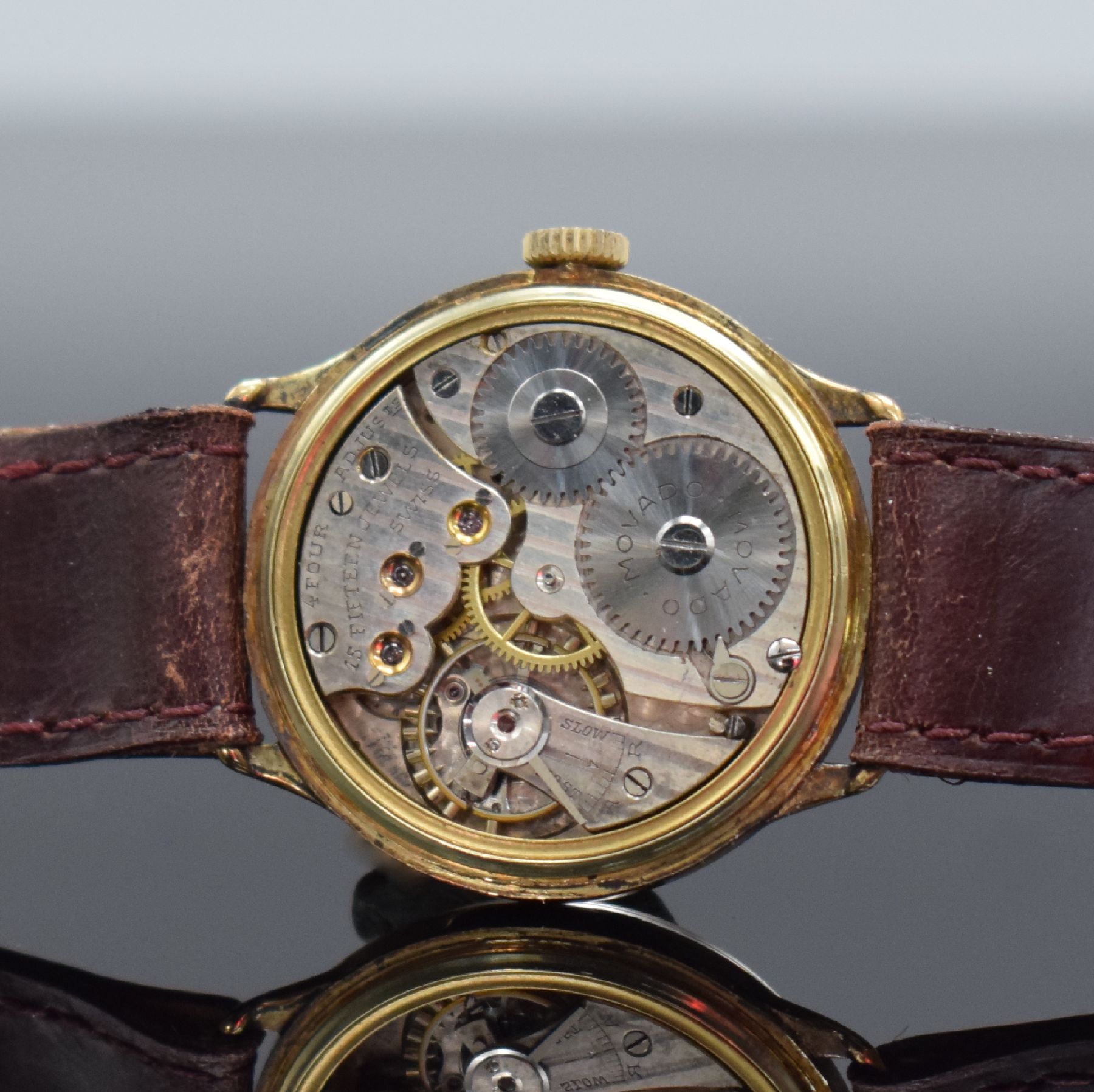 Detail e: MOVADO Damenarmbanduhr Chronometer in GG 585/000, Schweiz um 1940, Geh. angel., Handaufzug, Boden & Glasrand aufgedr., silb. Duoton-Zifferbl. teils ...