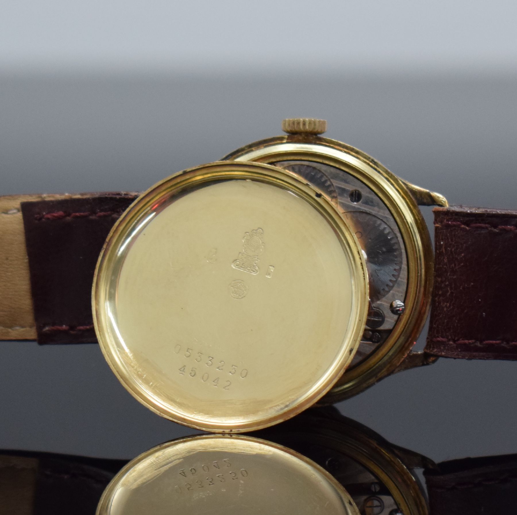 Detail f: MOVADO Damenarmbanduhr Chronometer in GG 585/000, Schweiz um 1940, Geh. angel., Handaufzug, Boden & Glasrand aufgedr., silb. Duoton-Zifferbl. teils ...