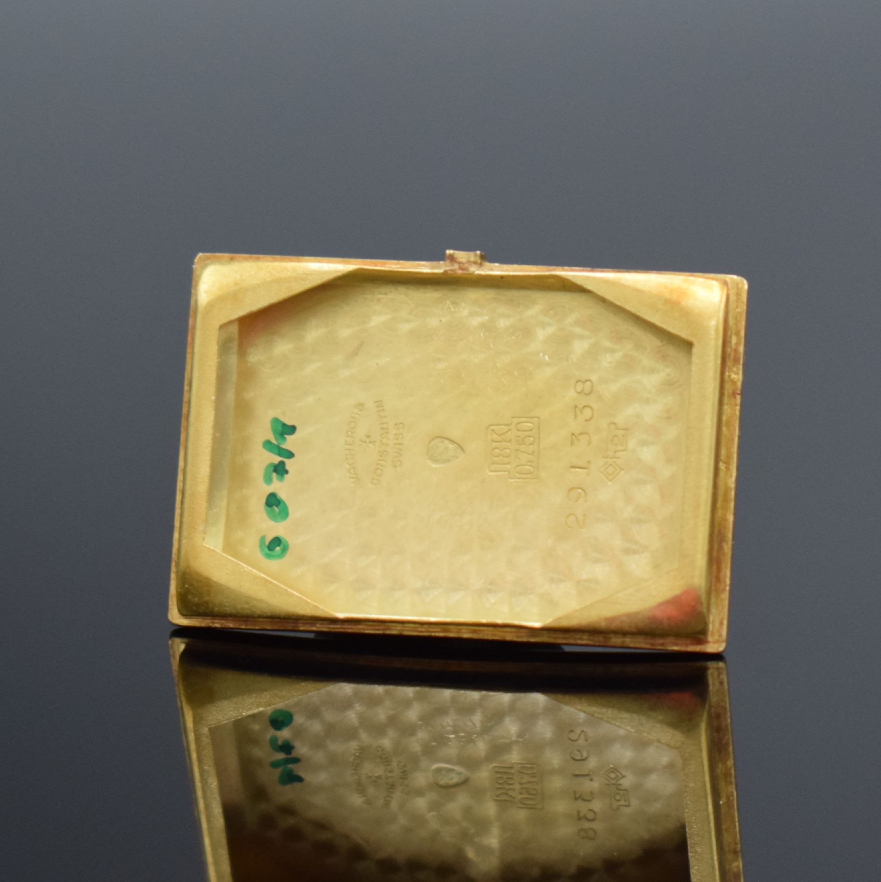 Detail g: VACHERON & CONSTANTIN Armbanduhr in GG 750/000, Schweiz um 1940, Handaufzug, Boden aufgedr., silb. Zifferbl. dell./rest., gold. arab. Zahlen, gold. ...