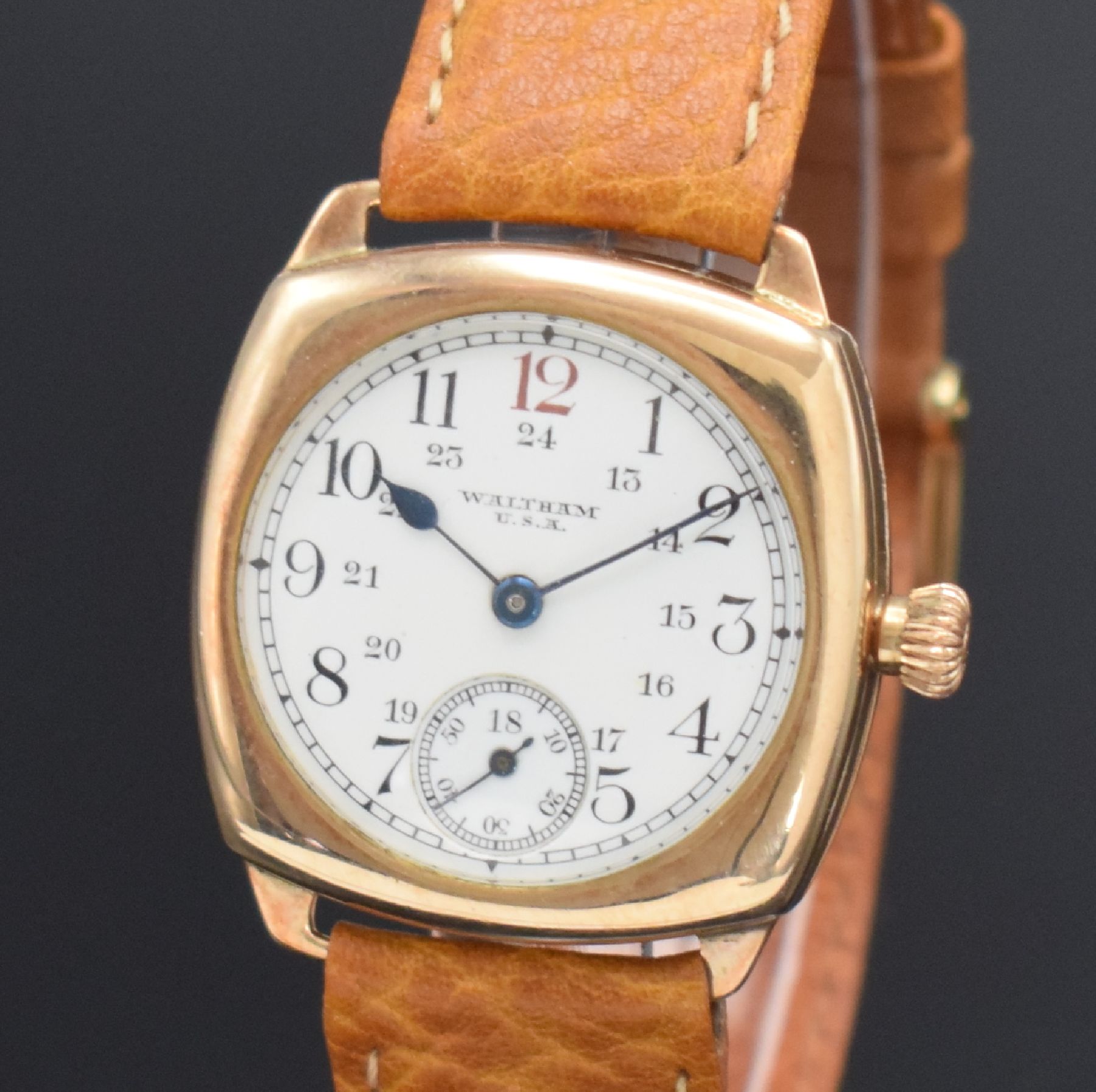 Detail c: WALTHAM frühe Armbanduhr in RG 375/000, USA um 1929, Handaufzug, Boden & Glasrand aufgedr., Emailzifferbl. m. arab. Zahlen, gebl. Zeiger teils ...