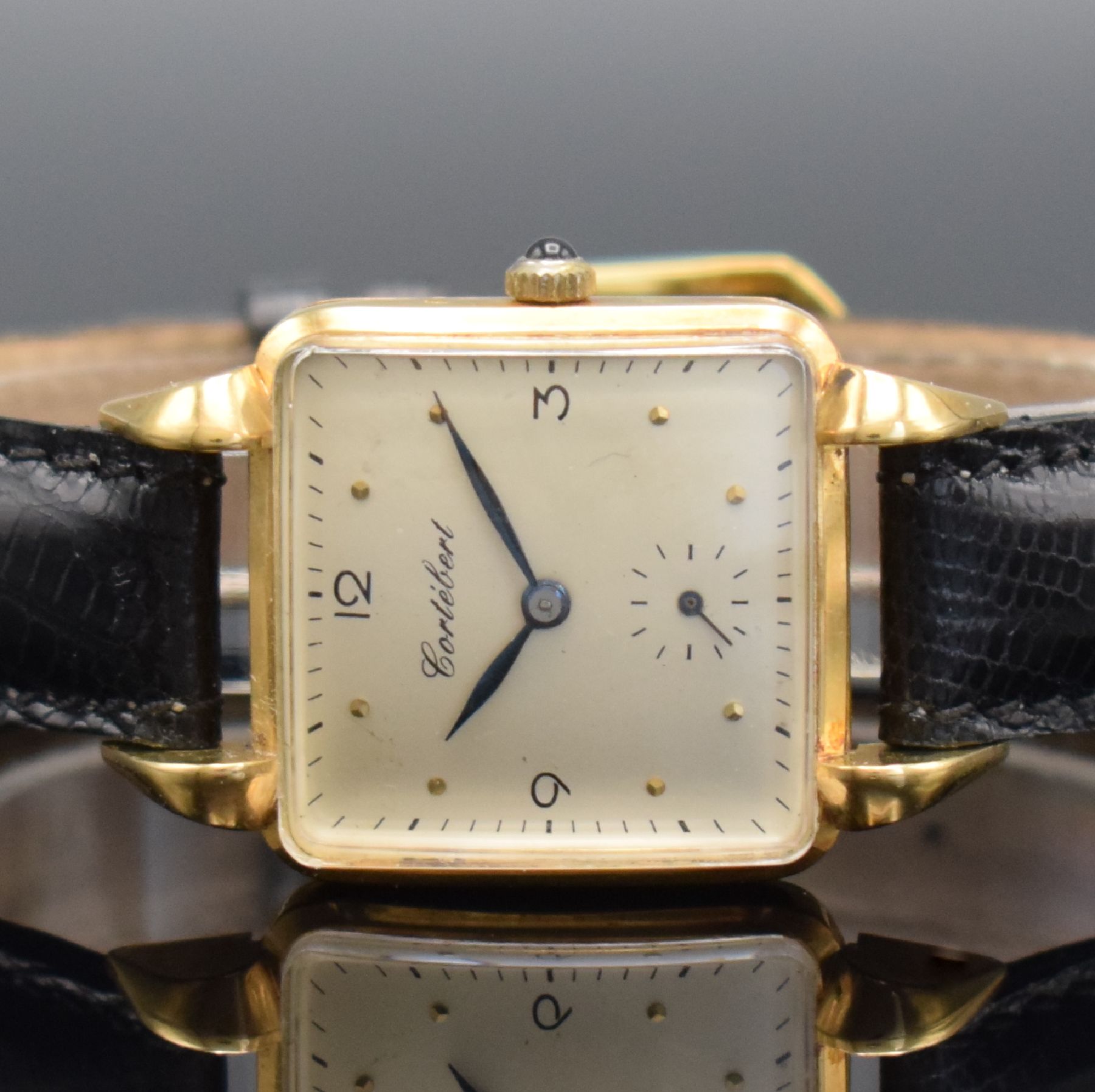 Detail a: CORTEBERT Damenarmbanduhr in RG 750/000, Schweiz um 1950, Handaufzug, Boden aufgedr., Schmuckkrone, Tropfen-Anstöße, silb. Zifferbl. m. gold. ...