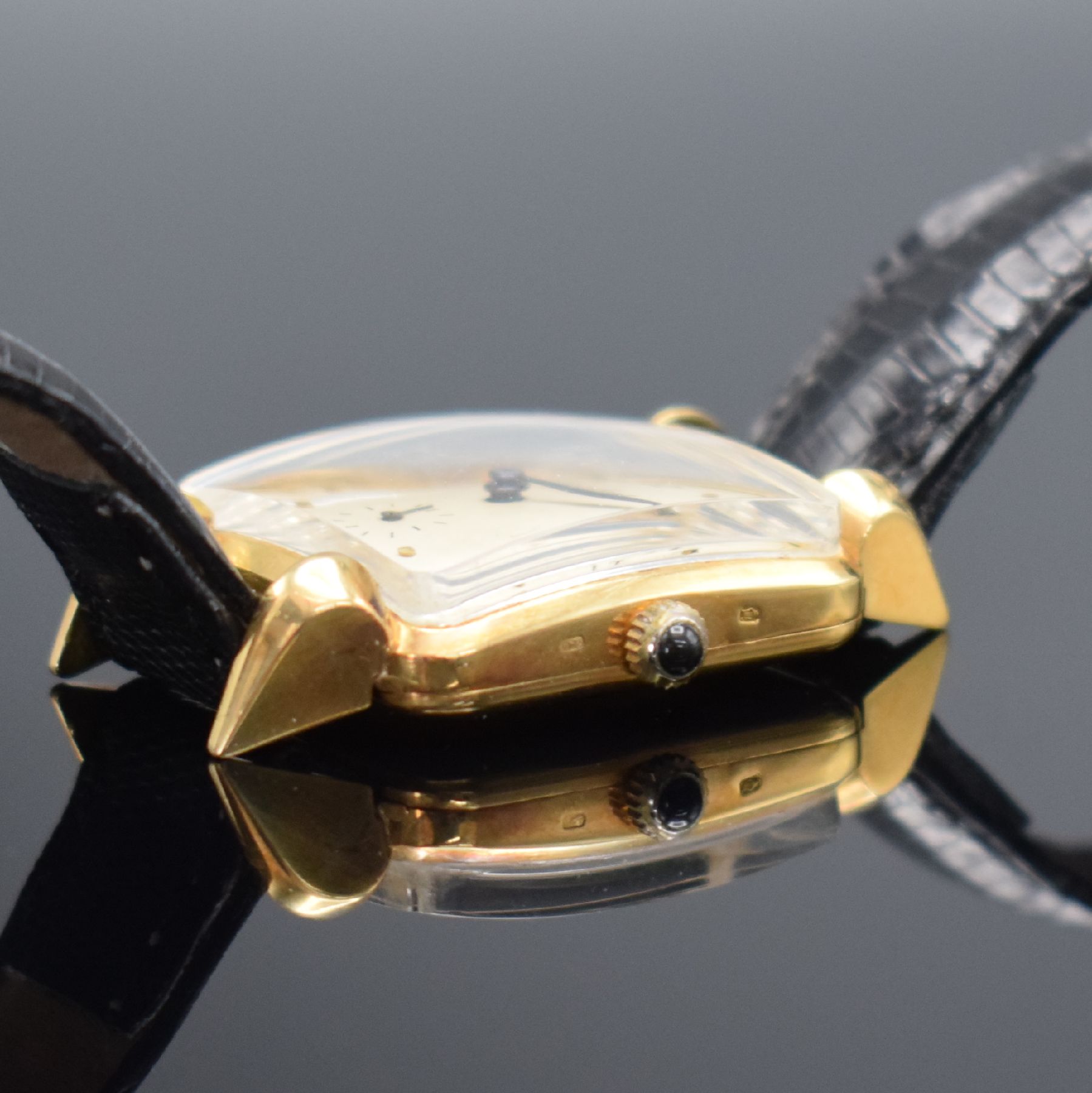 Detail d: CORTEBERT Damenarmbanduhr in RG 750/000, Schweiz um 1950, Handaufzug, Boden aufgedr., Schmuckkrone, Tropfen-Anstöße, silb. Zifferbl. m. gold. ...