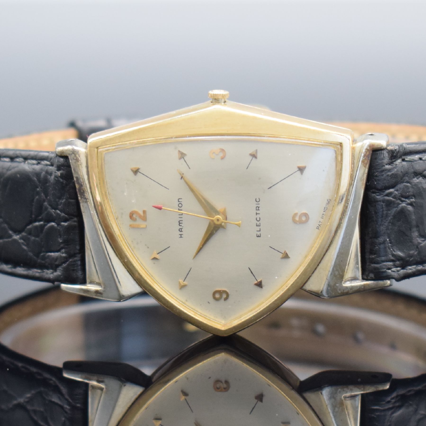 Detail a: HAMILTON Electric Modell Pacer seltene vergoldete Armbanduhr, USA um 1959, eine der ersten elektromechanischen Uhren, asymetrisches Geh. teils ...