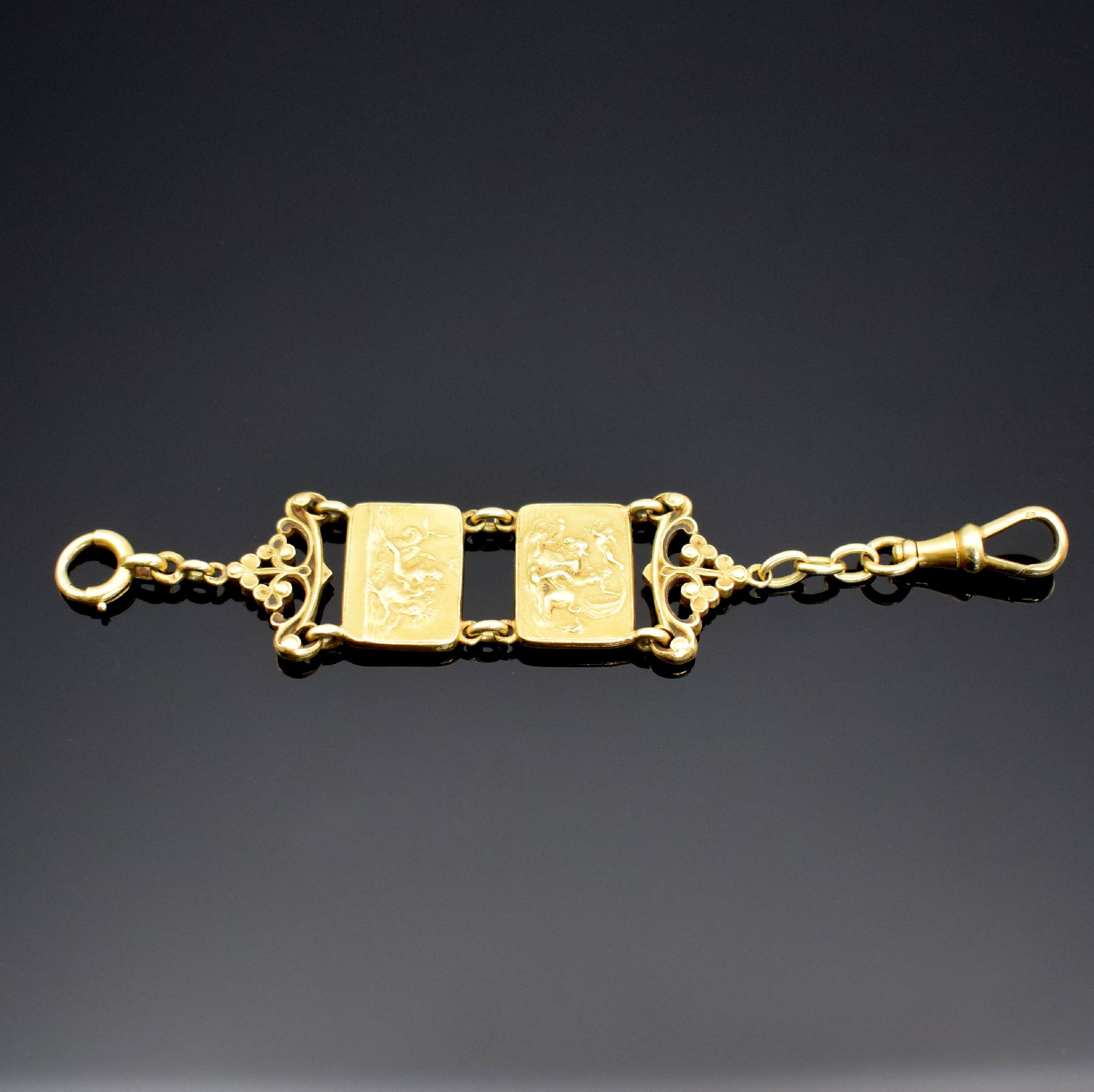 Taschenuhr-Chatelaine in GG 750/000, 19 Jhd., mit Karabiner & Federring, aufw. dekoriert, m. Durchbrucharbeit, Mittelteile mit Figuren aus ...