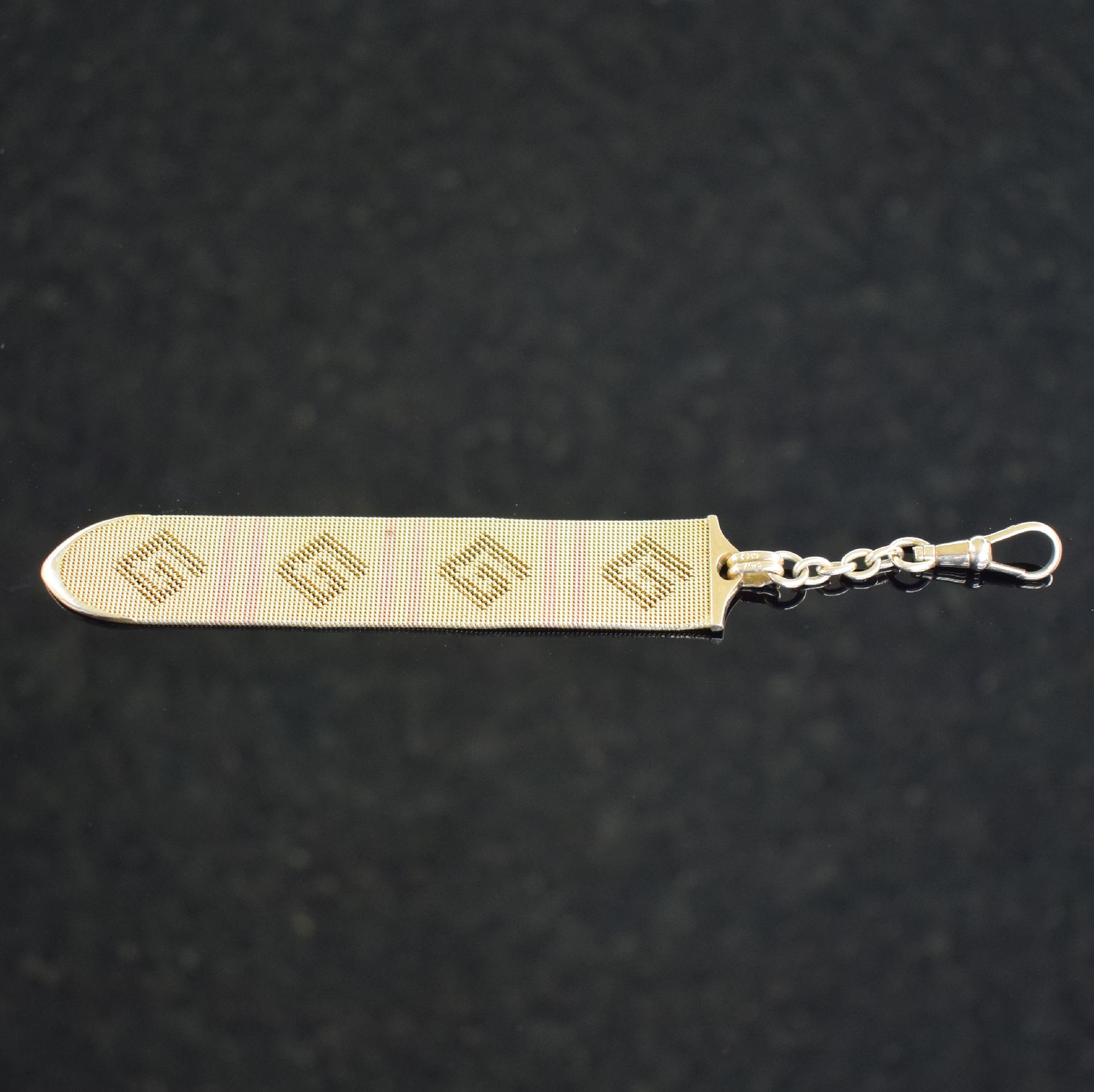 Taschenuhr-Chatelaine in GG/RoseG 585/000, Deutschland um 1925, mit Karabiner, Milanaise-Design m. schönem Muster, L. ca. 12 cm, Gew. ca. 12g, ...