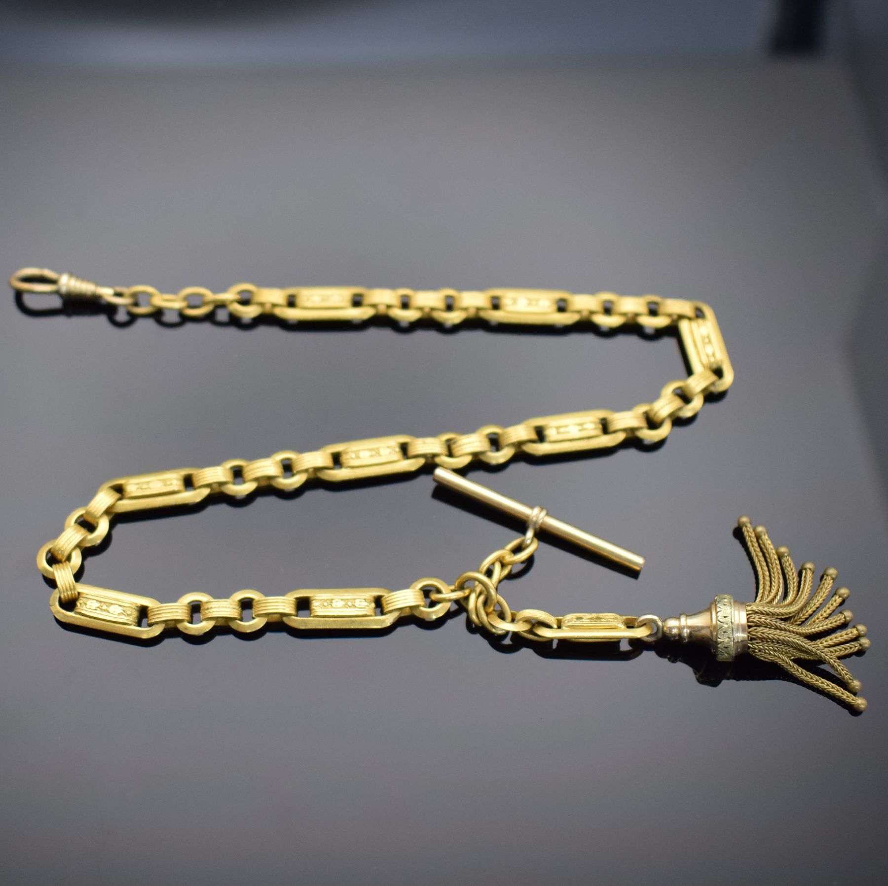 Detail a: Taschenuhr-Chatelaine in GG 585/000 & vergoldeter Taschenuhrkette, um 1900, Chatelaine L. ca. 14 cm, m. Karabiner & Federring, Gew. ca. 19g, verg. ...