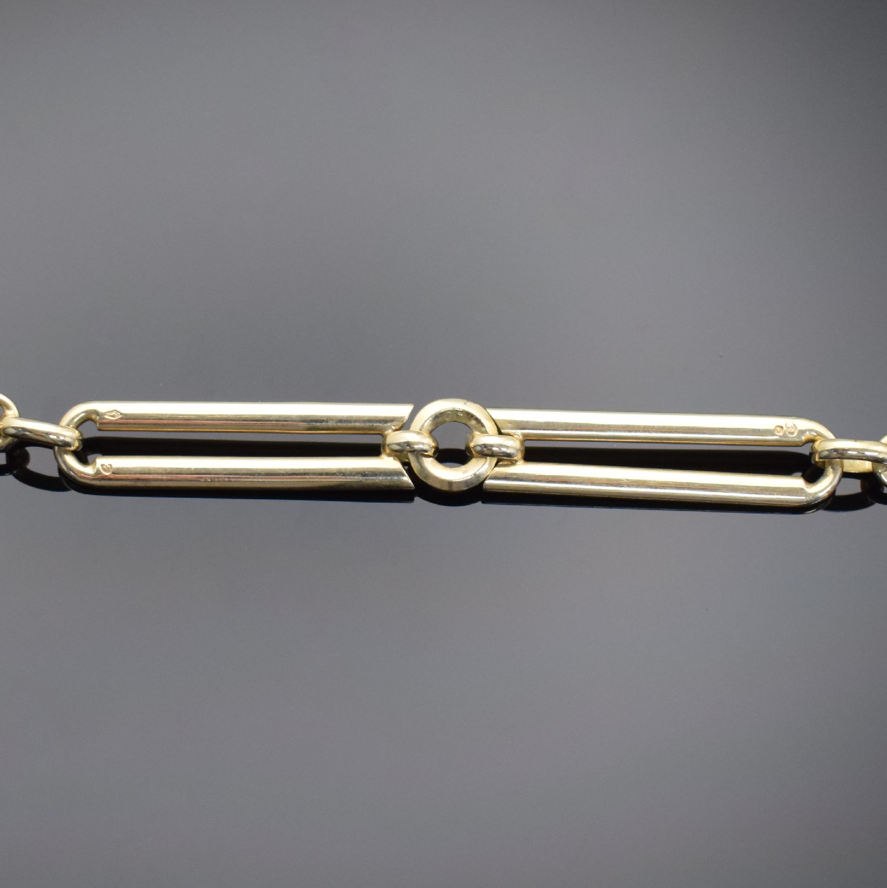 Detail b: Taschenuhr-Chatelaine in GG 585/000 & vergoldeter Taschenuhrkette, um 1900, Chatelaine L. ca. 14 cm, m. Karabiner & Federring, Gew. ca. 19g, verg. ...