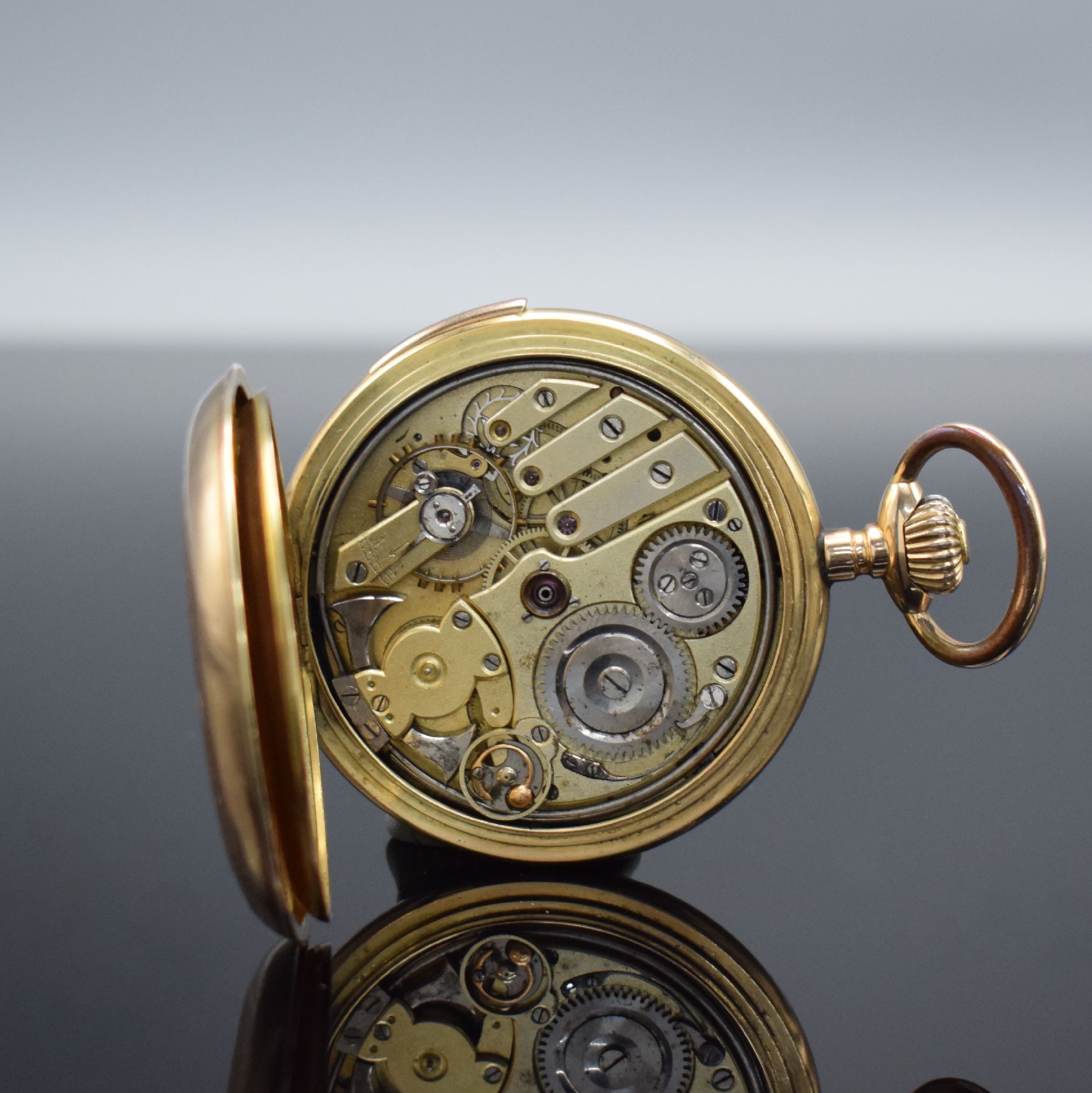 Detail g: Savonette in RoseG 585/000 mit 1/4-Stunden Repetition, Schweiz um 1900, 3-Deckel Goldgeh. dell., Emailzifferbl. m. röm. Zahlen, Zeiger ers., verg. ...