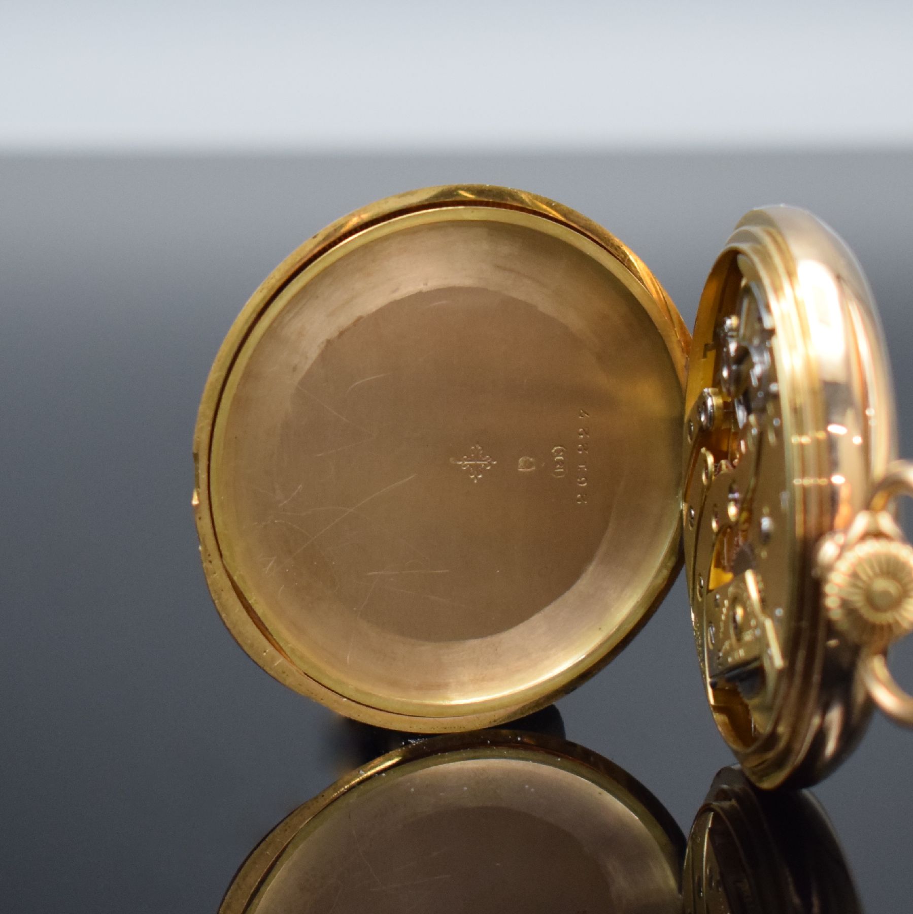Detail d: PATEK PHILIPPE Chronometro Gondolo offene Herrentaschenuhr in RoséG 750/000, Schweiz um 1905, 2-Deckel Goldgeh., guill. Rückseite m. aufw. ...