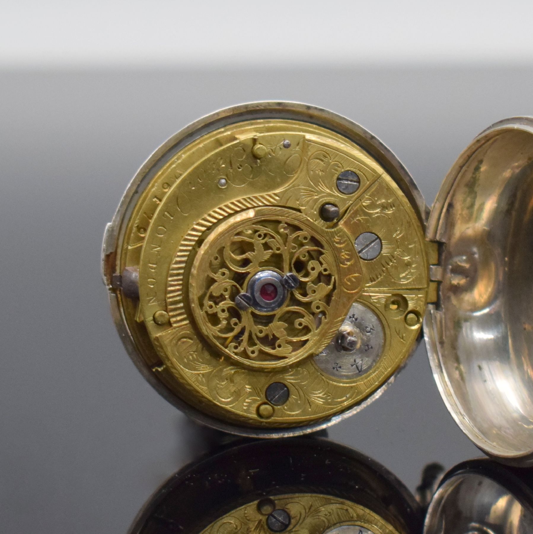 Detail e: GEORGE PRIOR Spindeltaschenuhr für osmanischen Markt mit 2 Übergehäusen, England um 1780, Silber, Emailzifferbl. mit osmanischen Zahlen ...