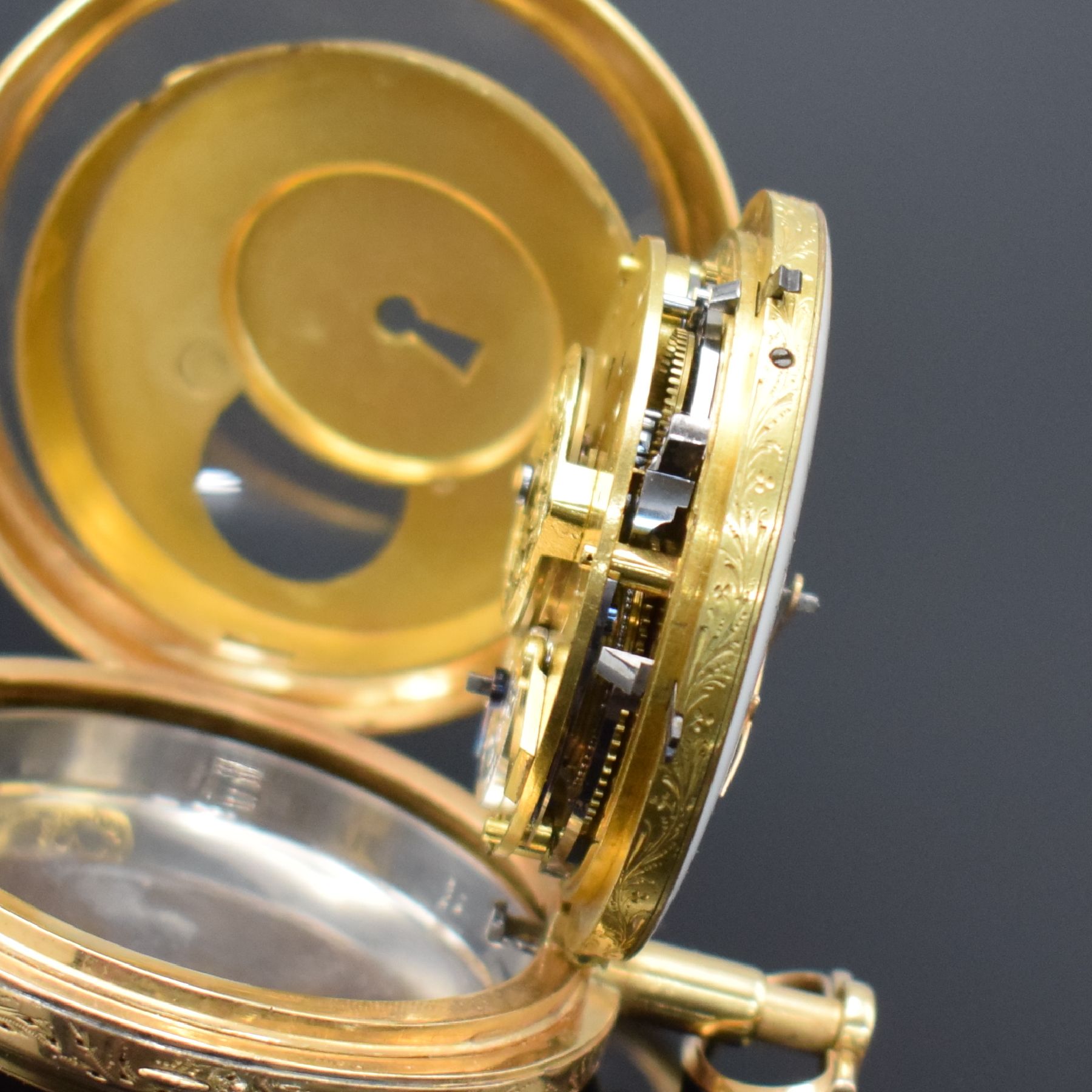 Detail e: MEURON & Comp offene Spindeltaschenuhr in Roségold 750/000 mit 1/4-Stundenrepetition, Schweiz um 1800, 2-teil. Gehäuse, Ränder floral grav., ...