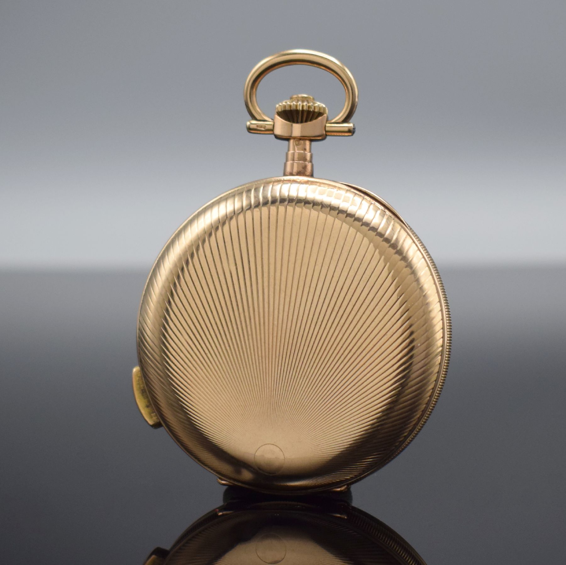 Detail c: Savonette mit 1/4-Stunden-Repetition in Roségold 585/000, Schweiz um 1915, 3-Deckel Goldgeh., Cuvette m. Medaillengravur, Metallzifferbl. m. arab. ...