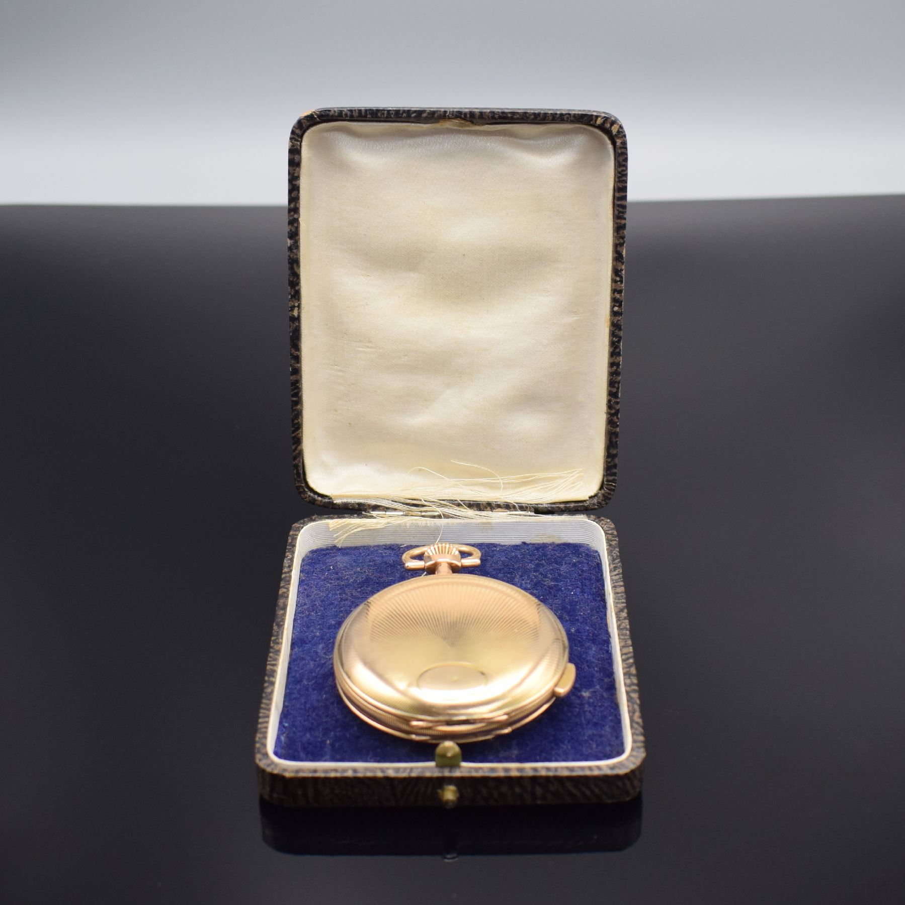 Detail h: Savonette mit 1/4-Stunden-Repetition in Roségold 585/000, Schweiz um 1915, 3-Deckel Goldgeh., Cuvette m. Medaillengravur, Metallzifferbl. m. arab. ...